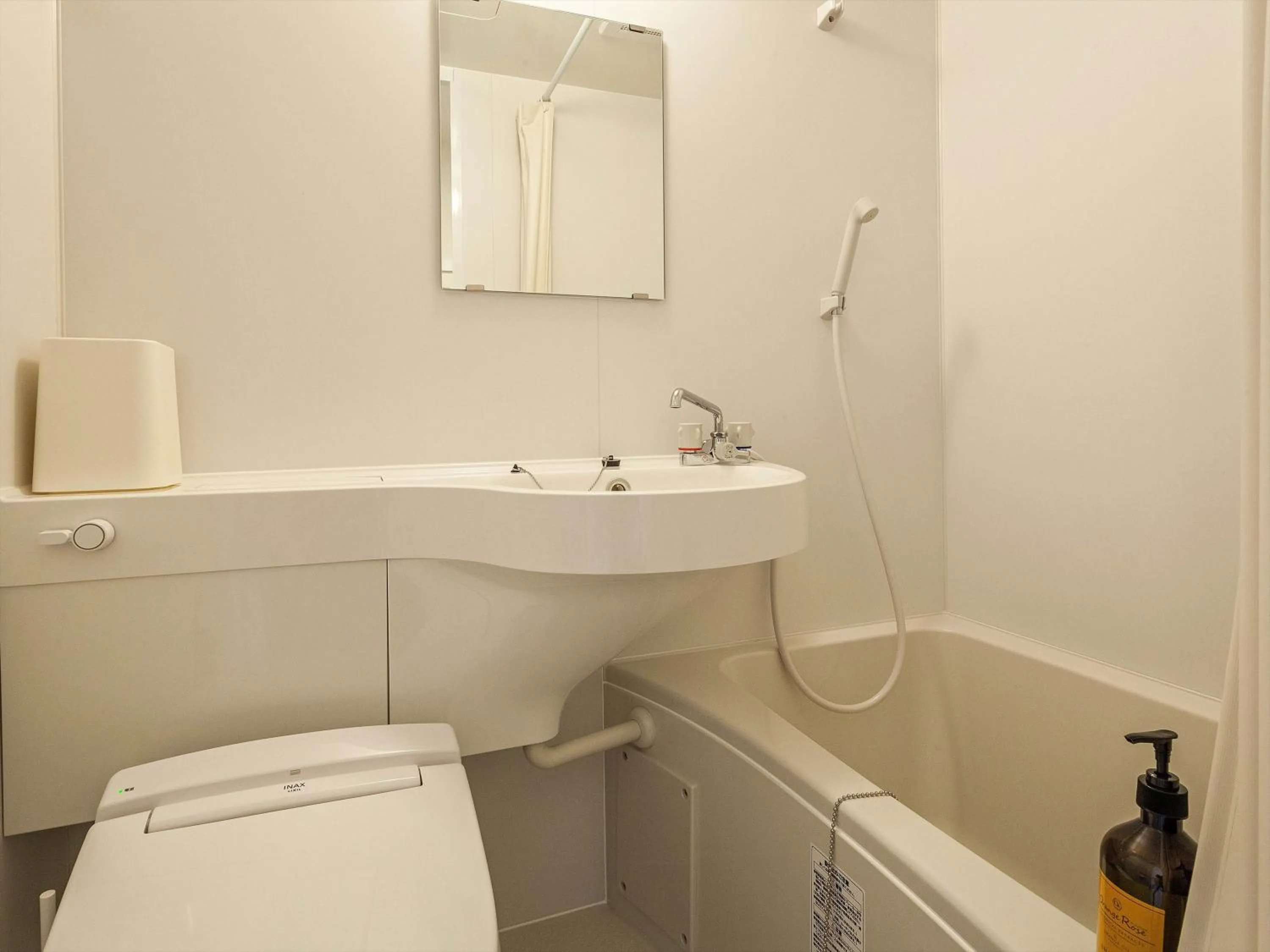 Living Inn Asahibashiekimae Premier