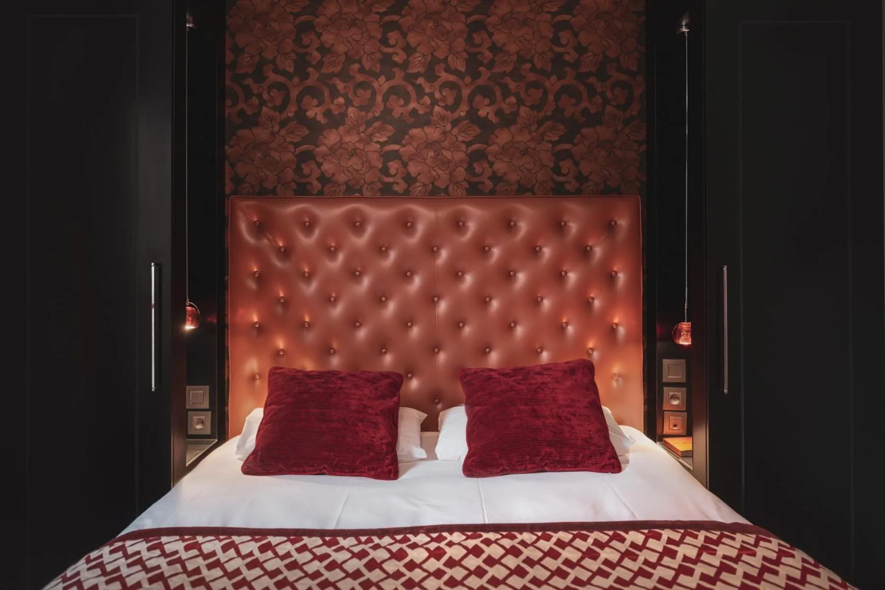 Bed in Hotel Le petit Paris