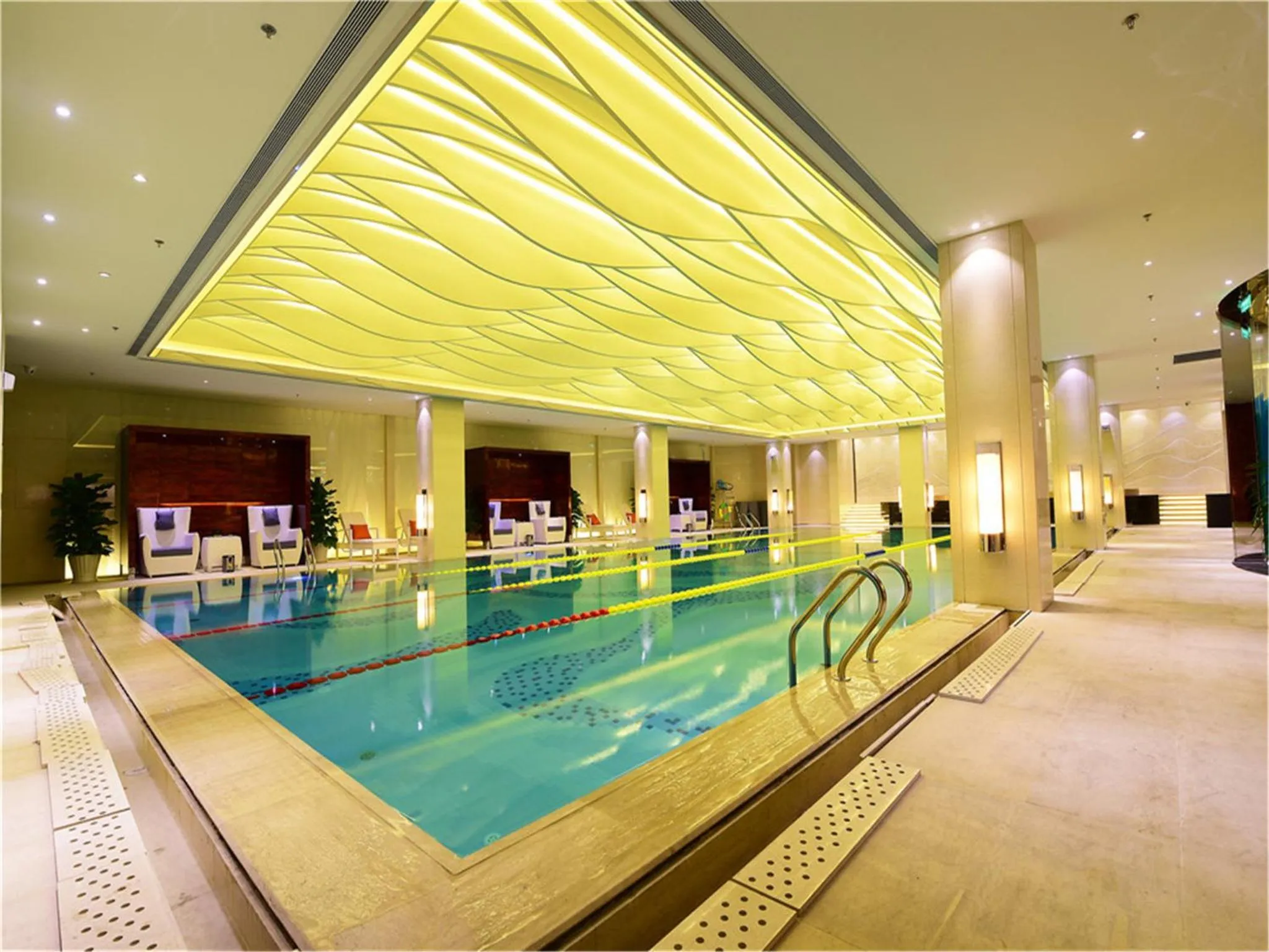 Swimming pool in Tylfull Hotel