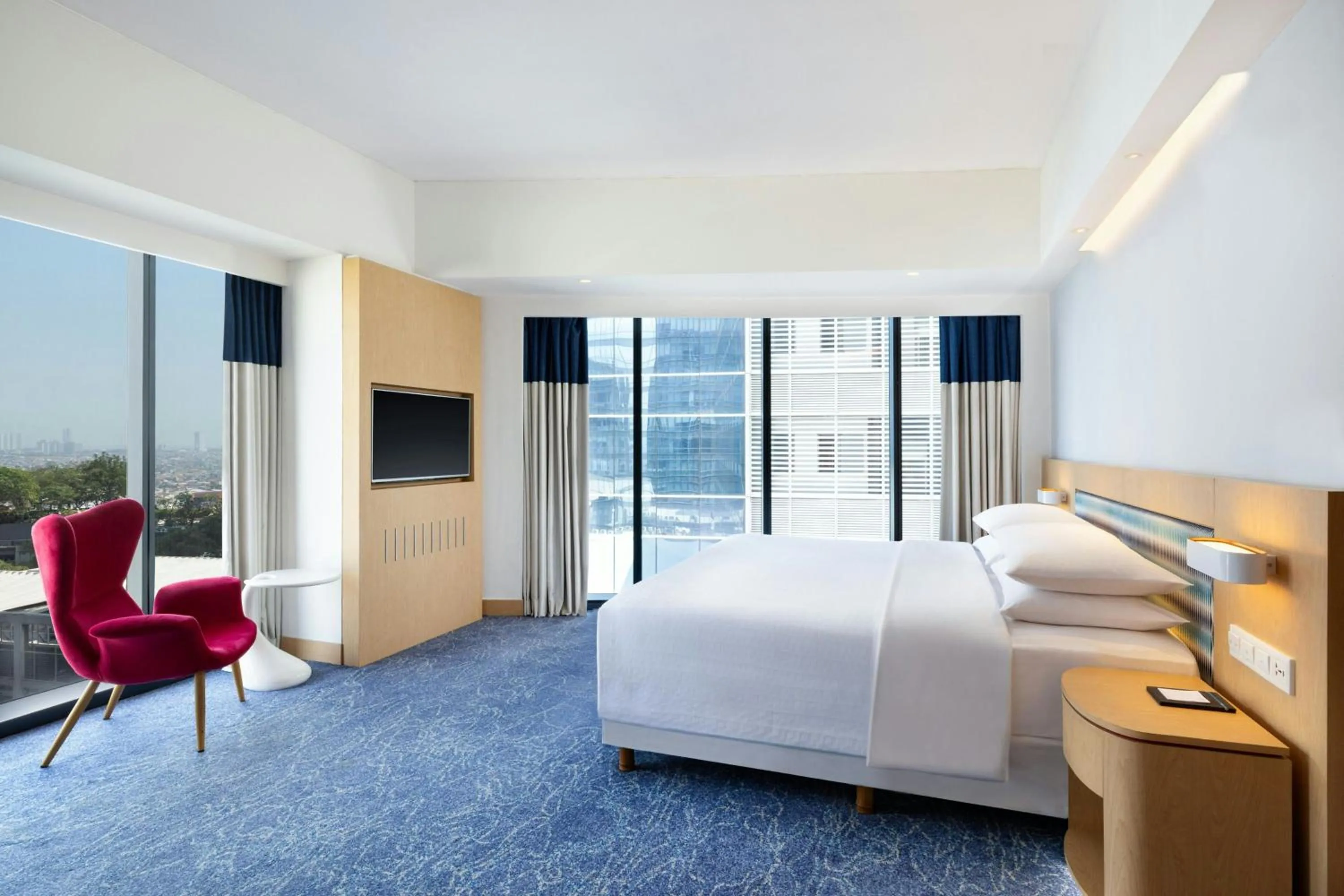 Photo of the whole room, Bed in Four Points by Sheraton Surabaya, Tunjungan Plaza