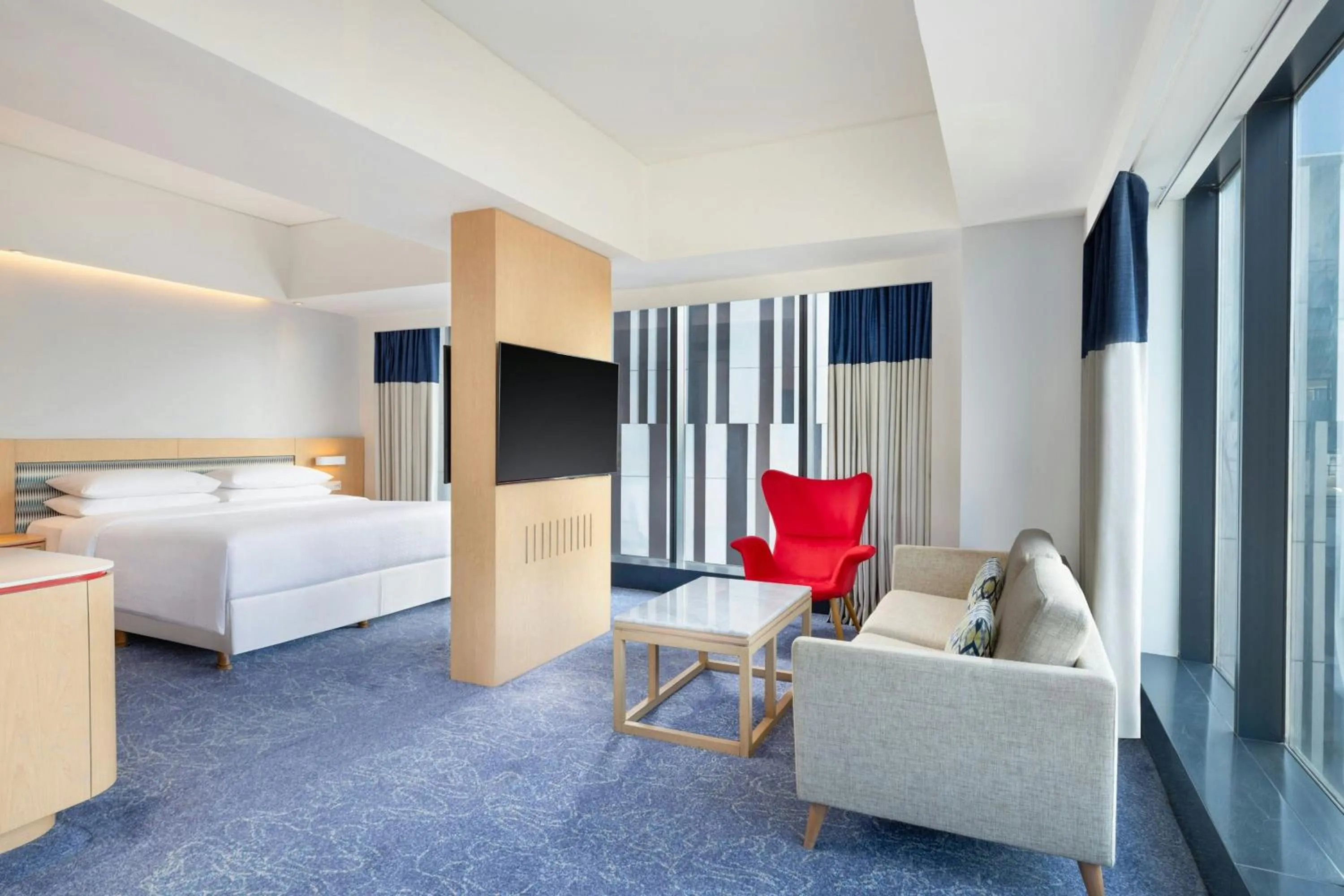 Photo of the whole room, Bed in Four Points by Sheraton Surabaya, Tunjungan Plaza