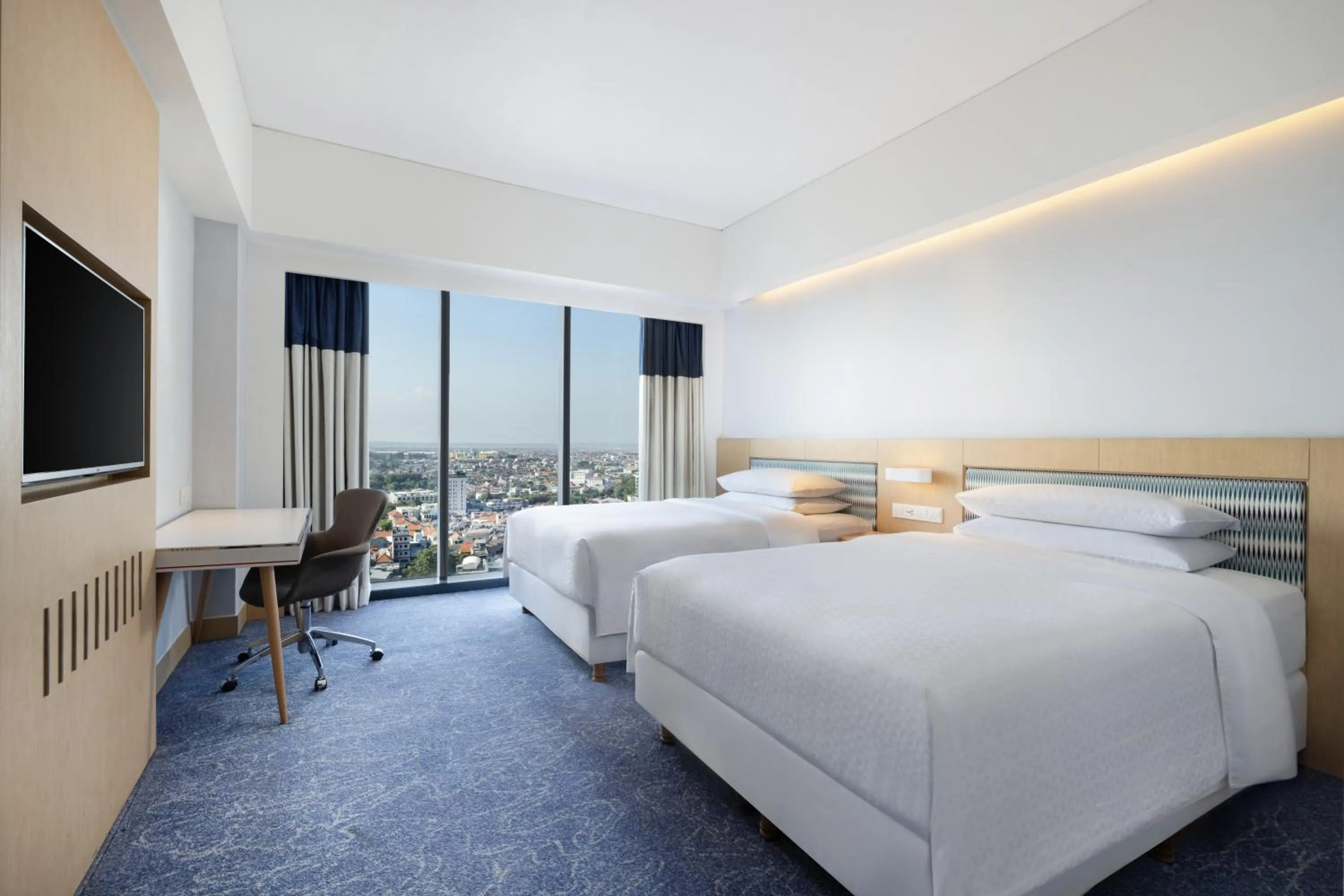 Bedroom, Bed in Four Points by Sheraton Surabaya, Tunjungan Plaza