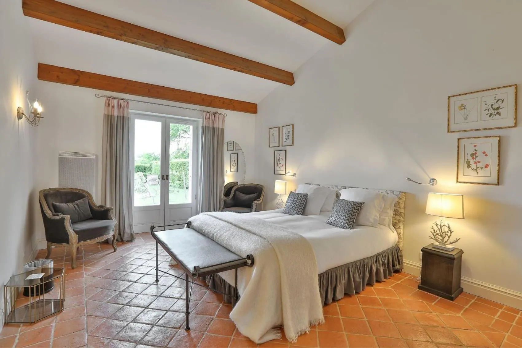 Photo of the whole room, Bed in La Chartreuse du Bignac - Teritoria