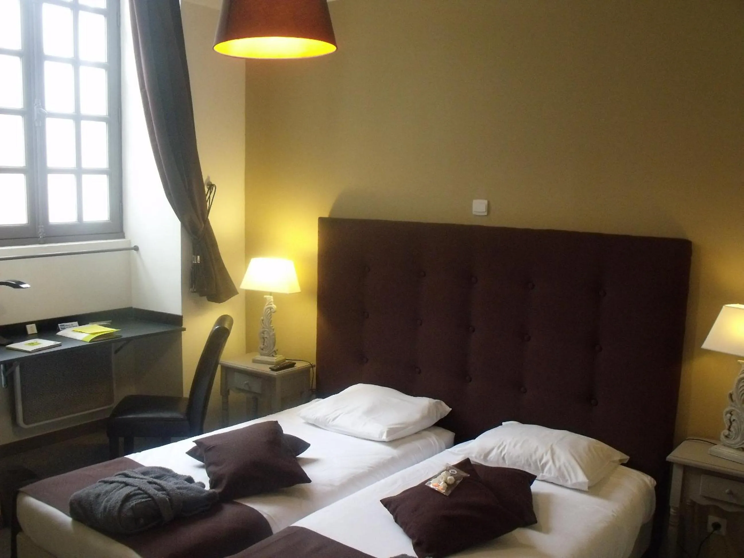 Bed in Relais Saint Louis, Logis