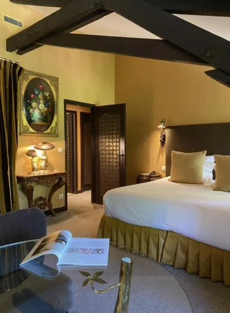 Photo of the whole room, Bed in Le Moulin du Roc