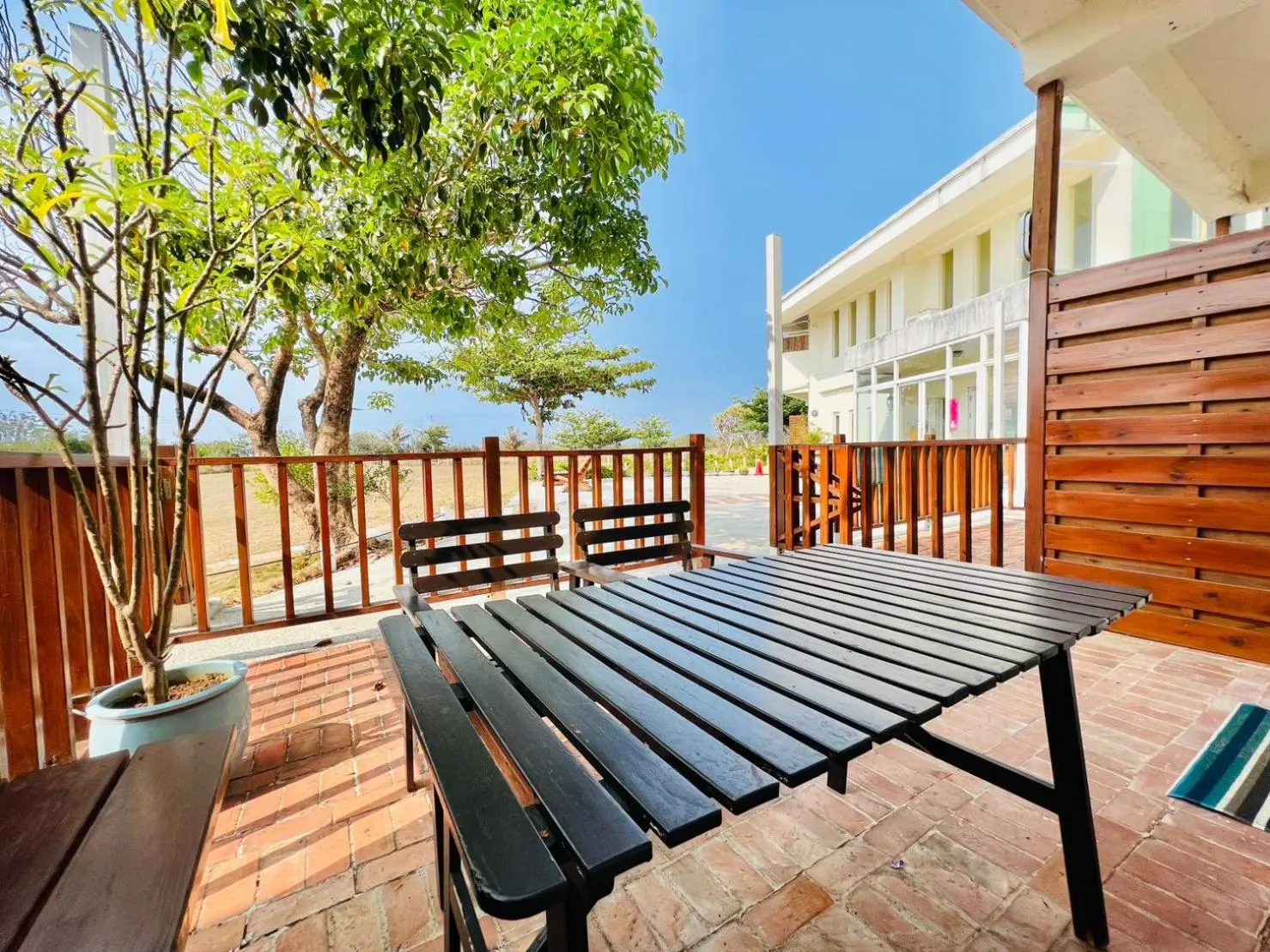 Patio in Kenting COMIC B&B&SPRING