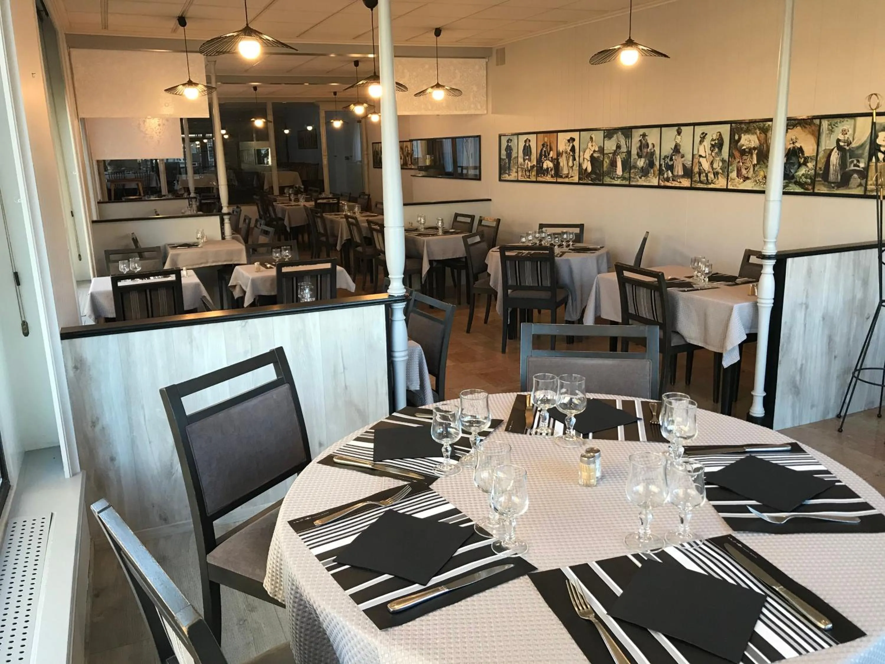 Restaurant/places to eat in Le Relais De La Place