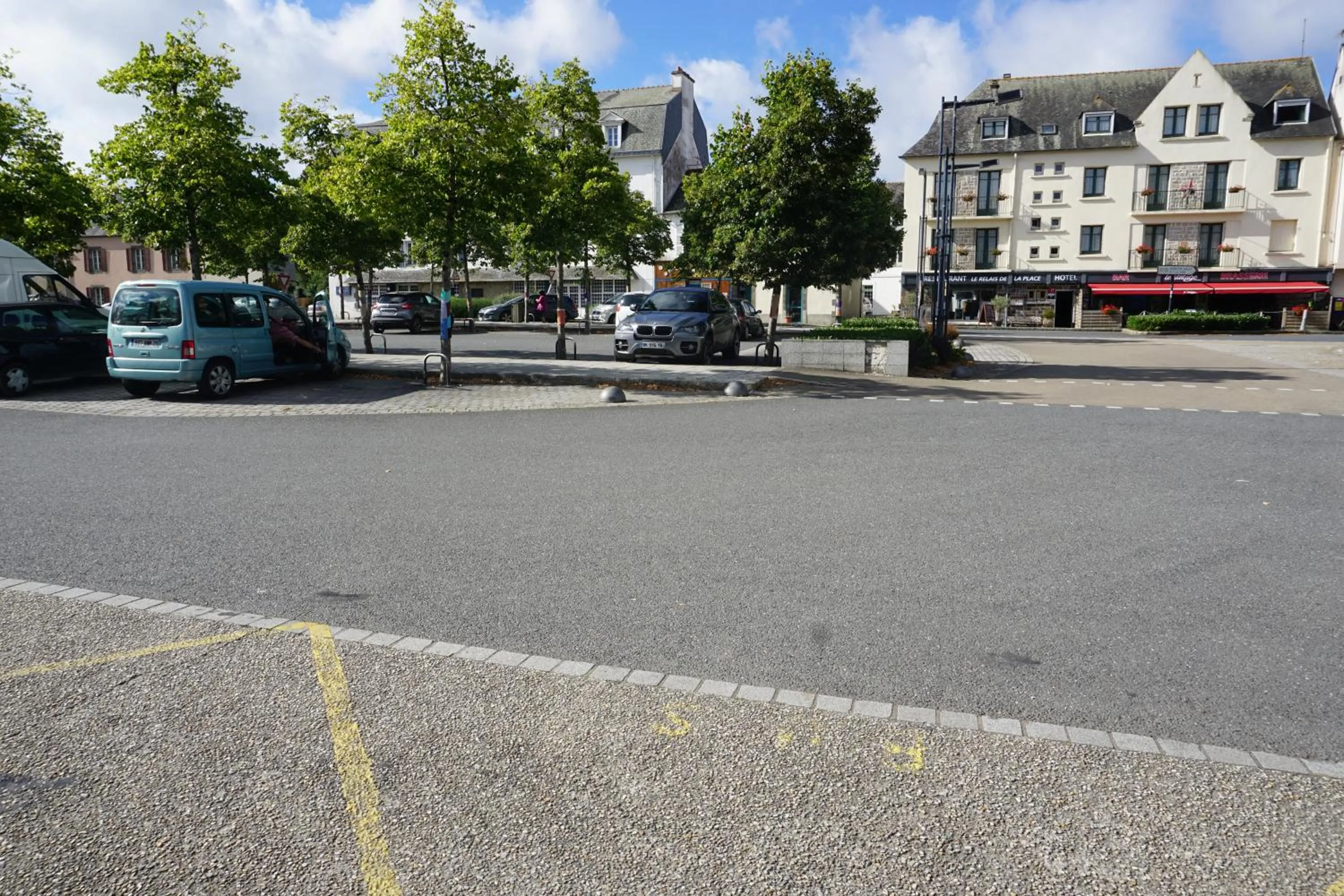 Day in Le Relais De La Place