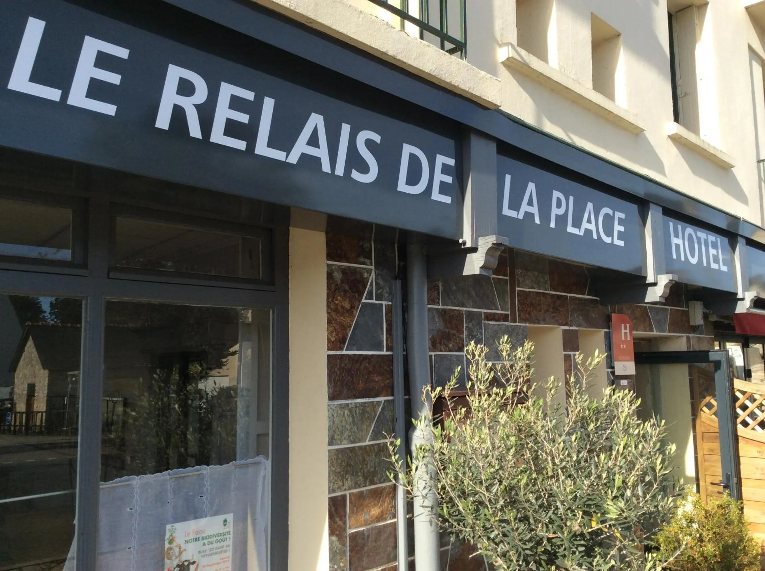 Facade/entrance in Le Relais De La Place