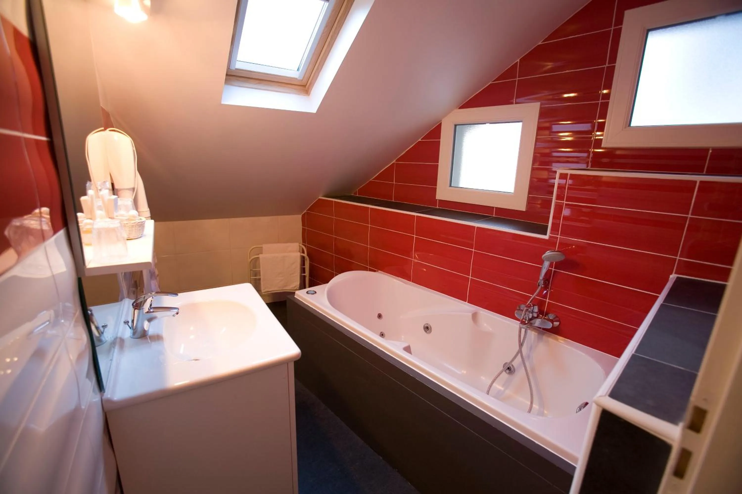 Bathroom in Logis Hôtel Le Central