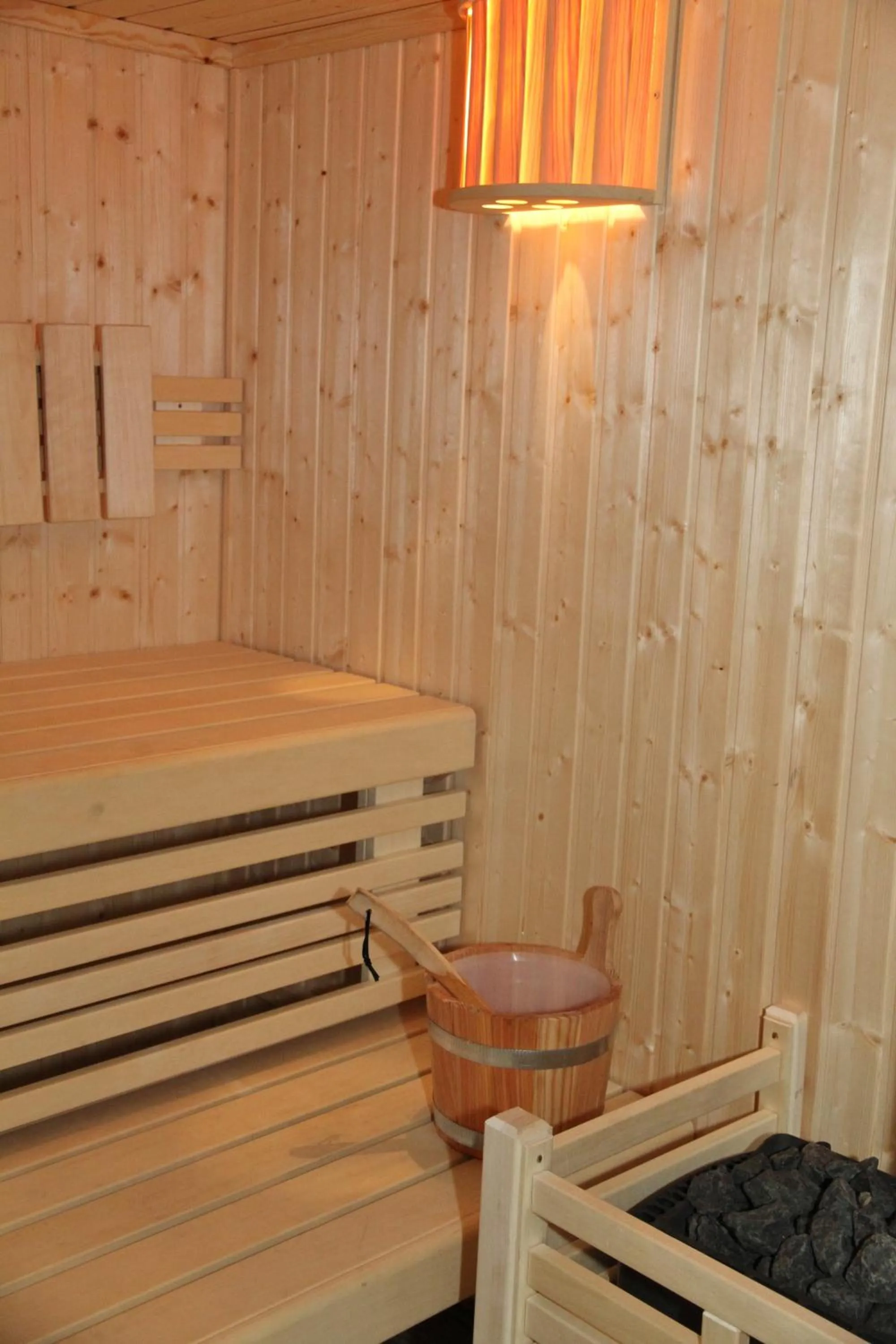 Spa and wellness centre/facilities in Logis Hôtel Le Central