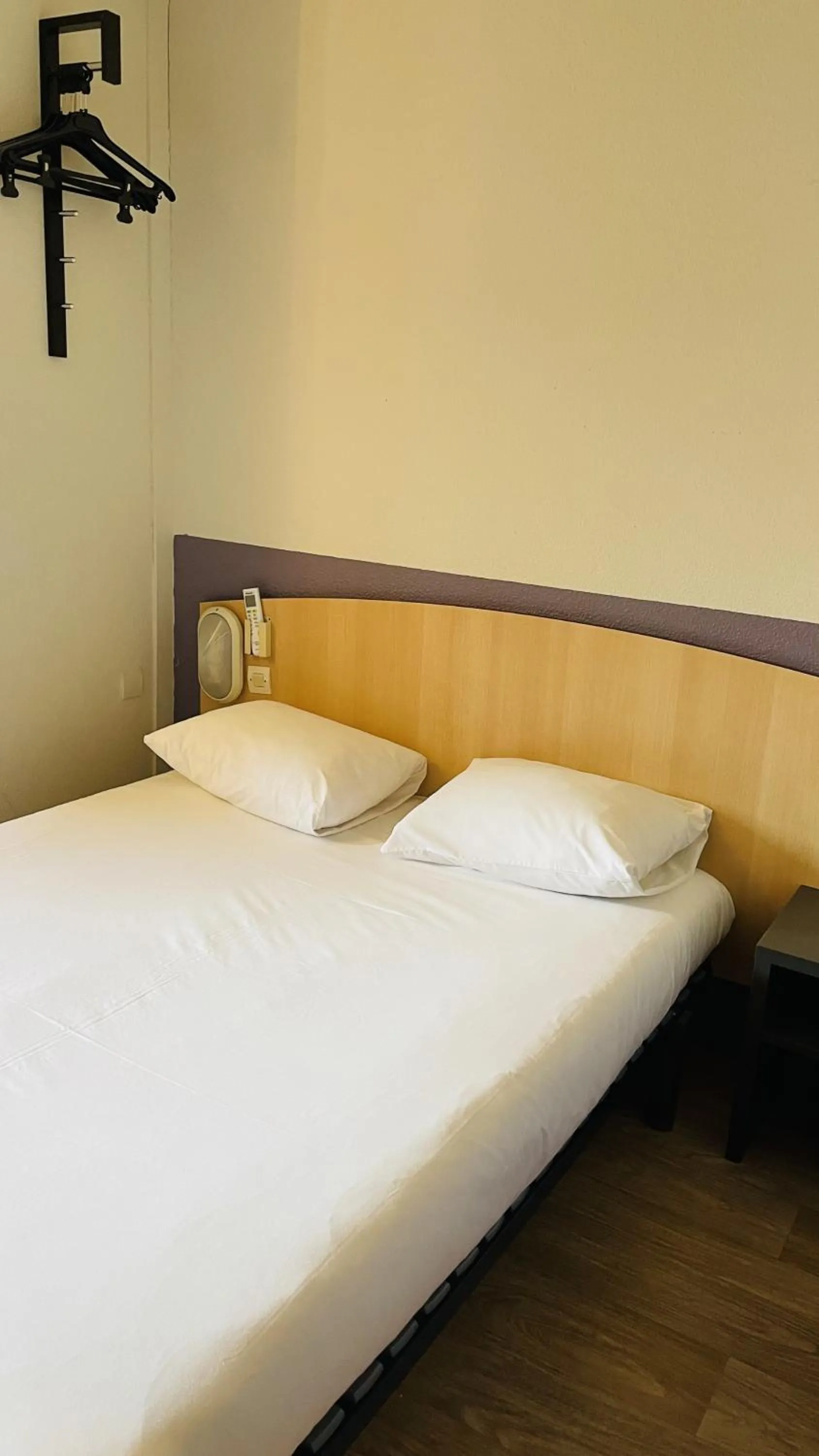 Bedroom, Bed in Premiere Classe Niort Est - Chauray