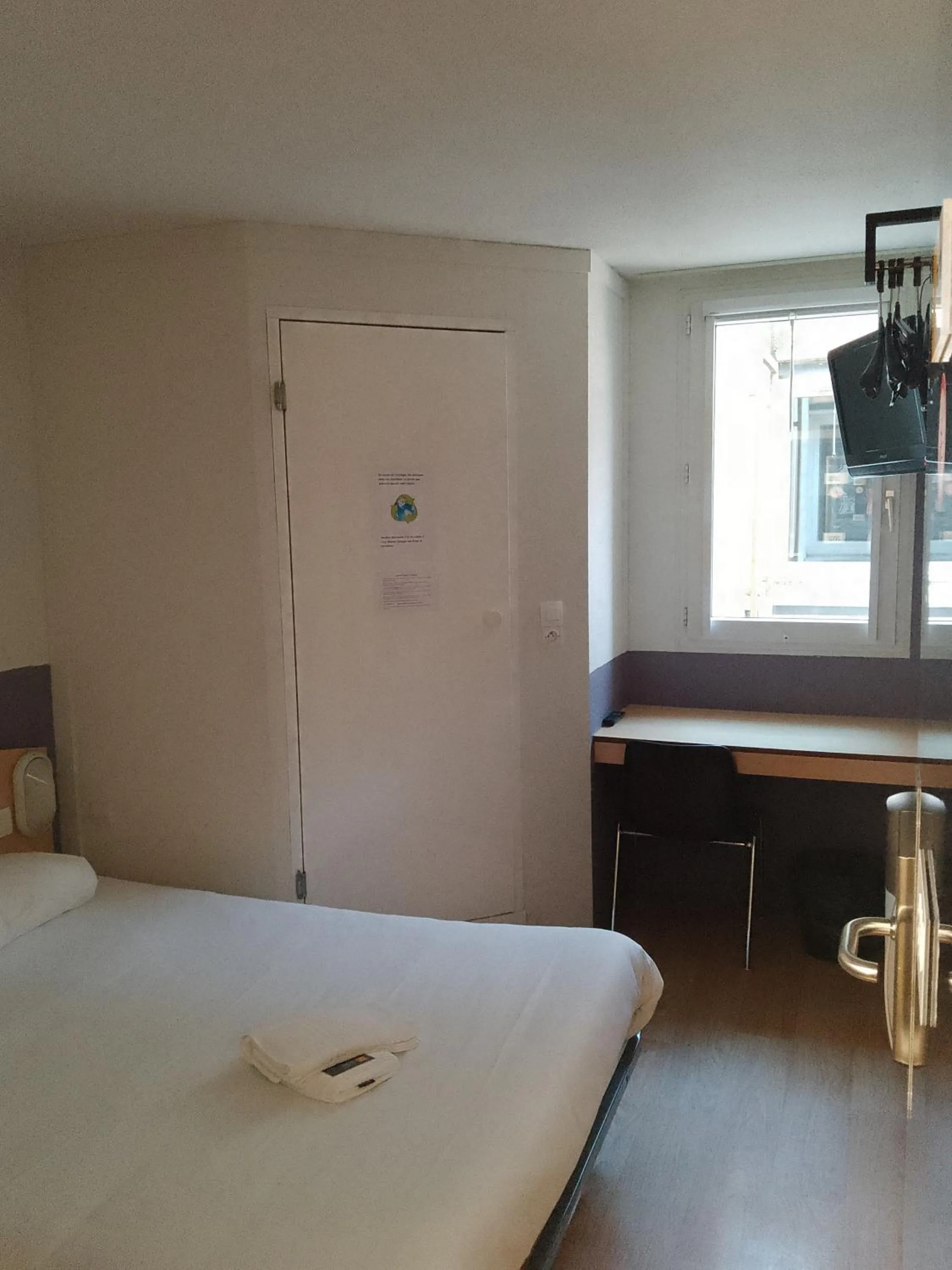 Bedroom, Bed in Premiere Classe Niort Est - Chauray