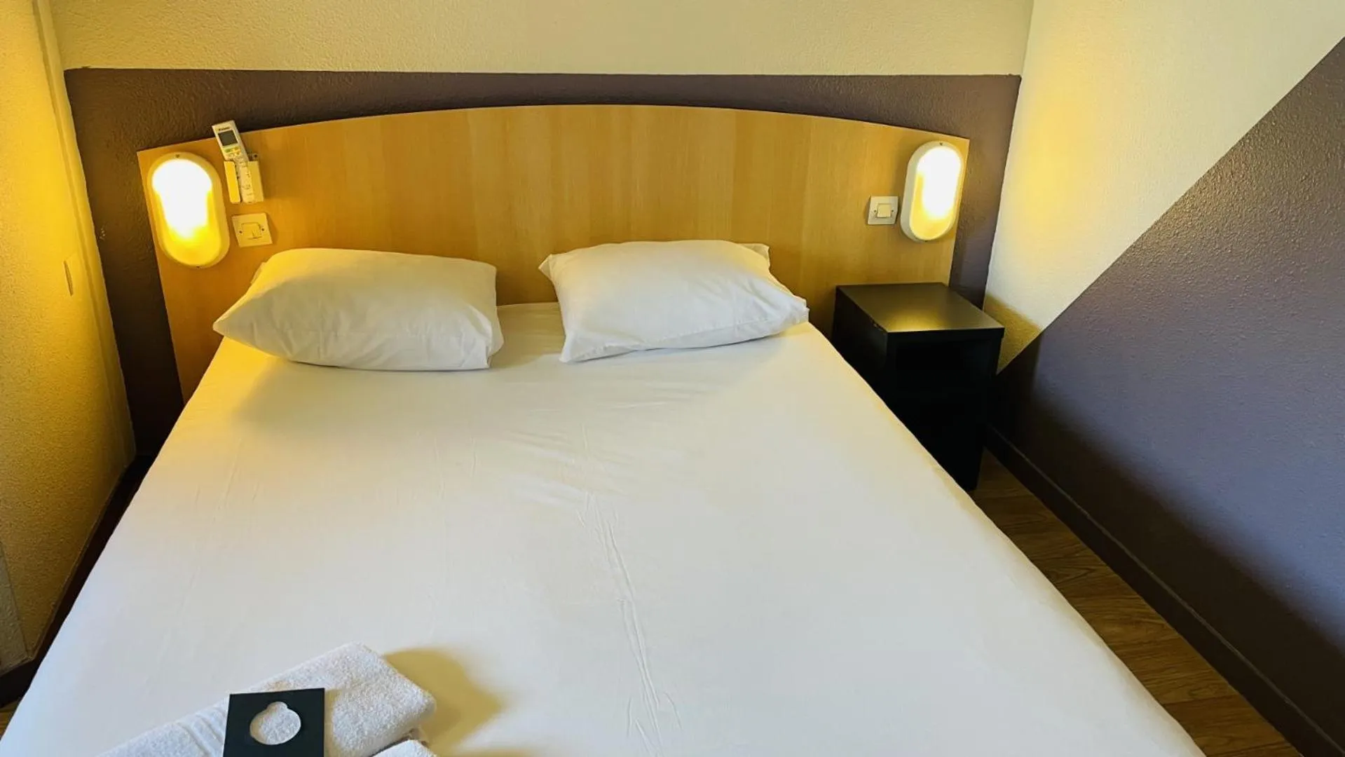 Bedroom, Bed in Premiere Classe Niort Est - Chauray