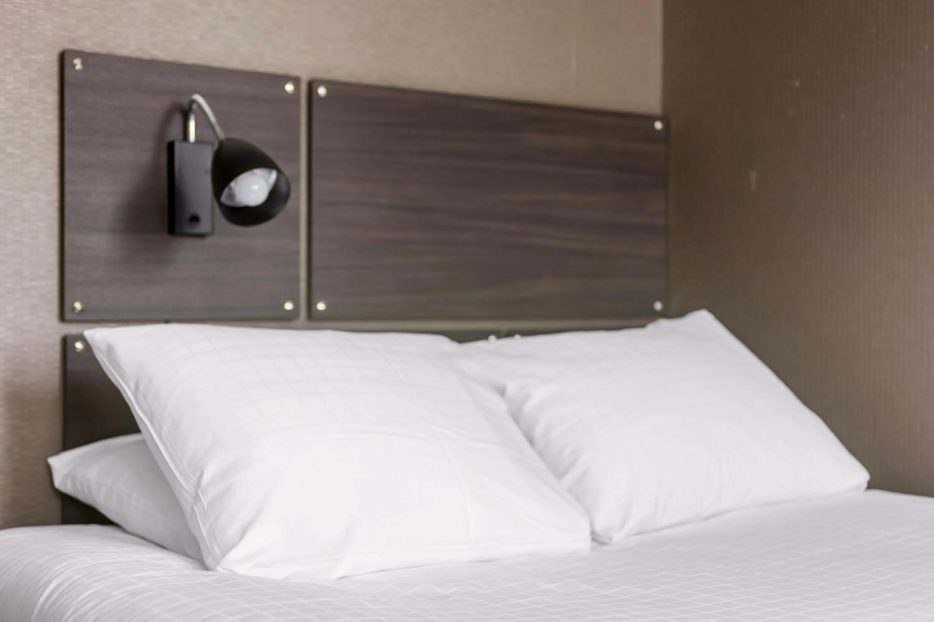 Bed in Best Western Plus Park Airport Hotel