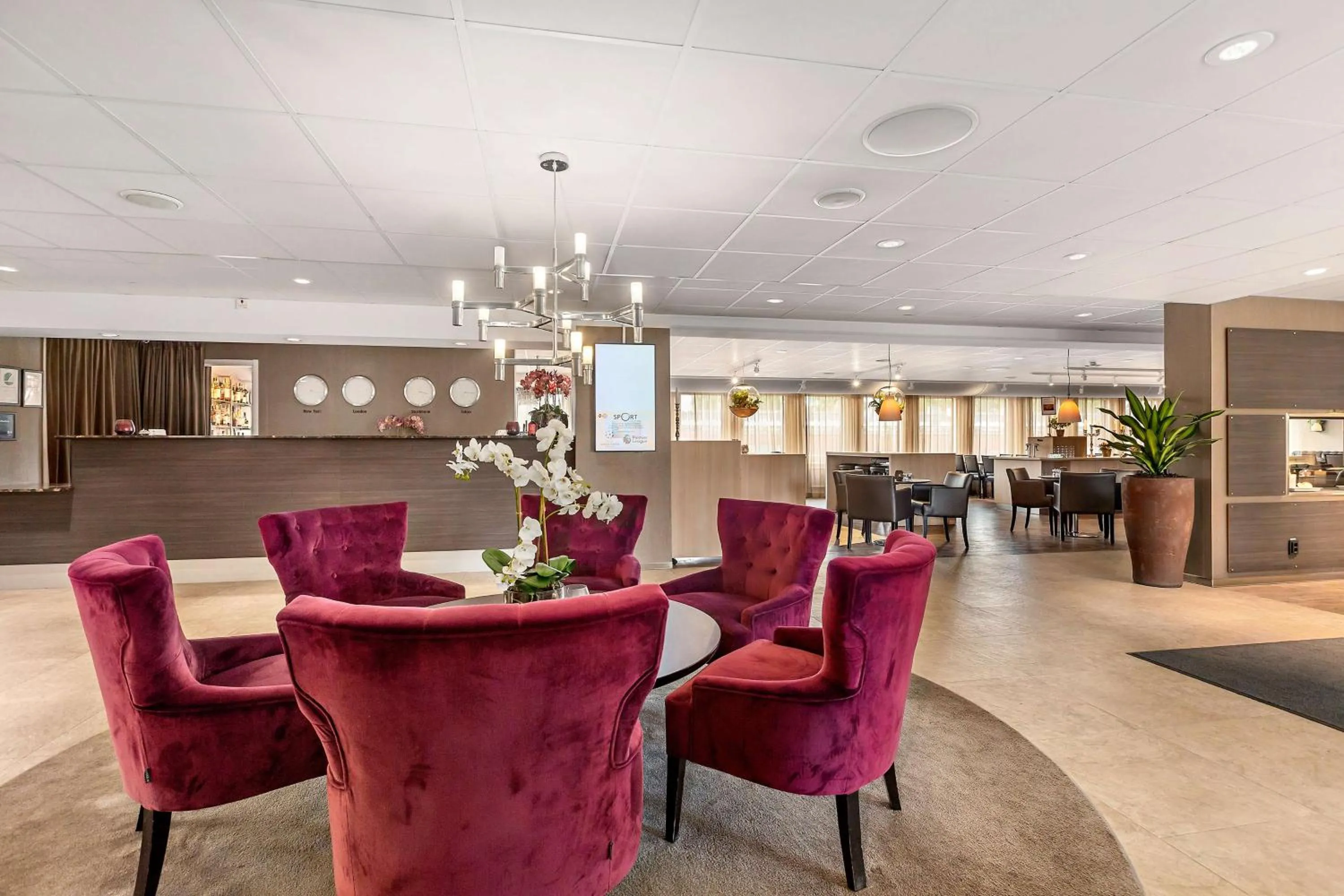 Lobby or reception in Best Western Plus Park Airport Hotel