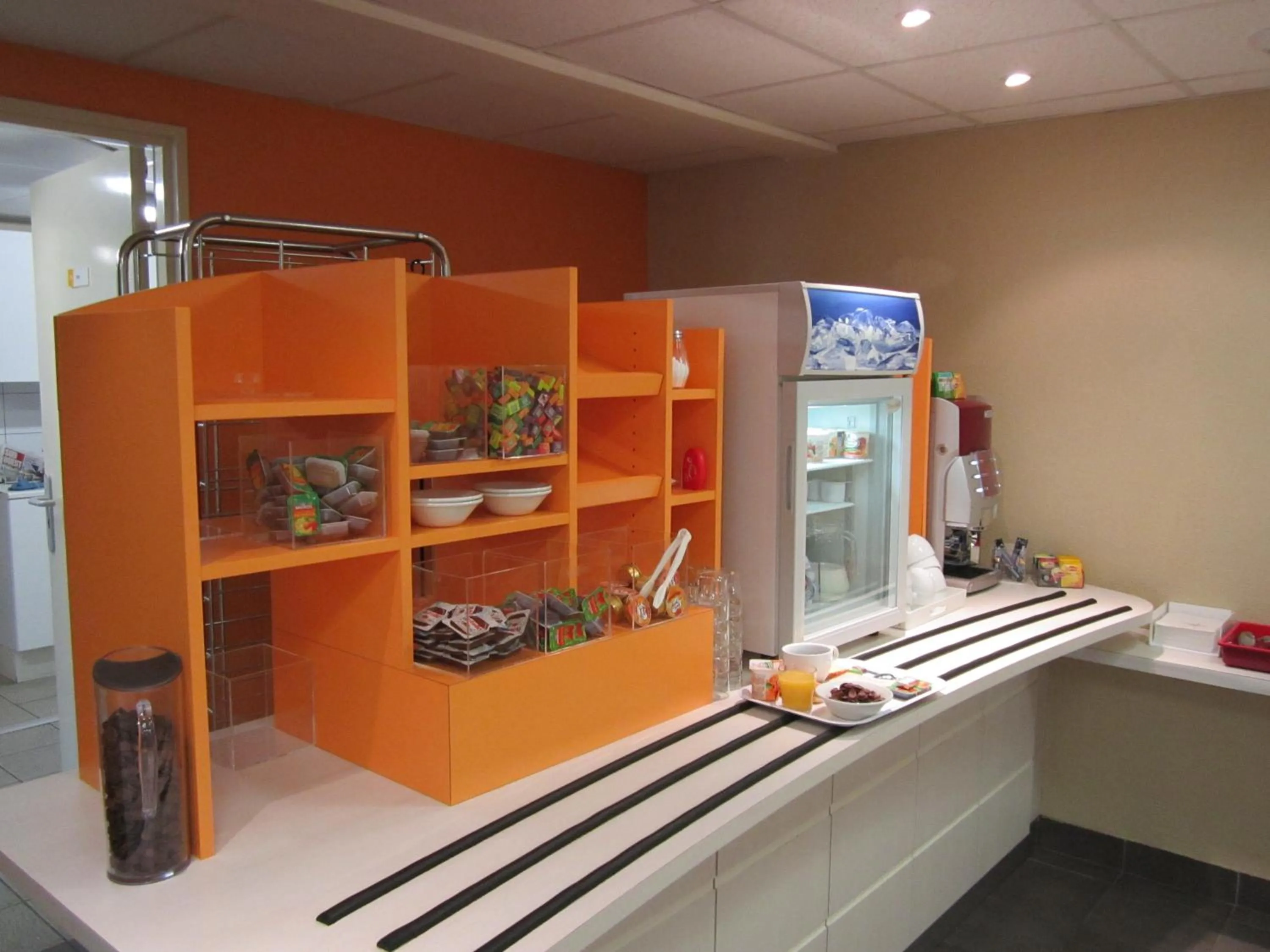 Food and drinks in Premiere Classe Pau Est-Bizanos