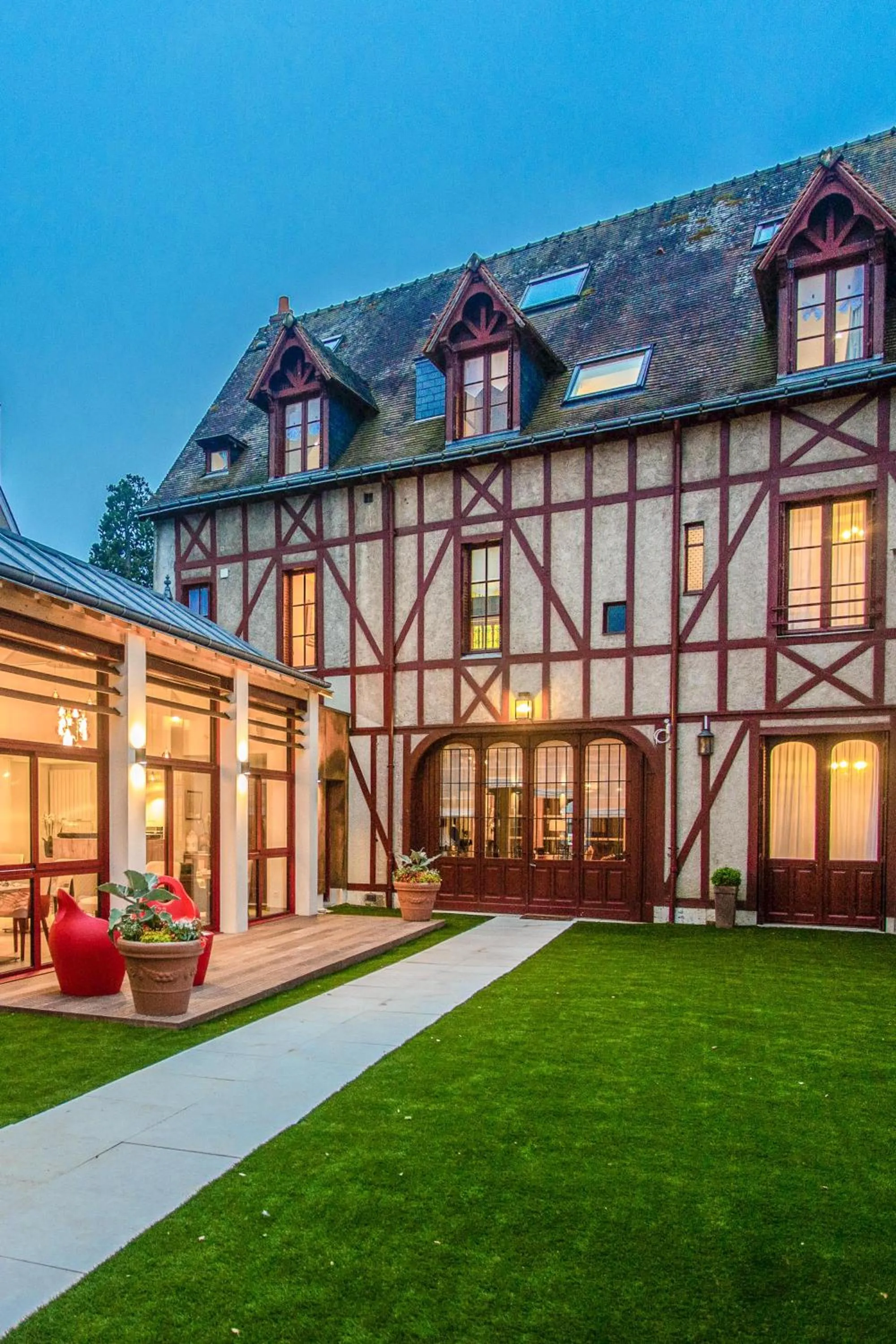 Property building in Hôtel Spa - Au Charme Rabelaisien
