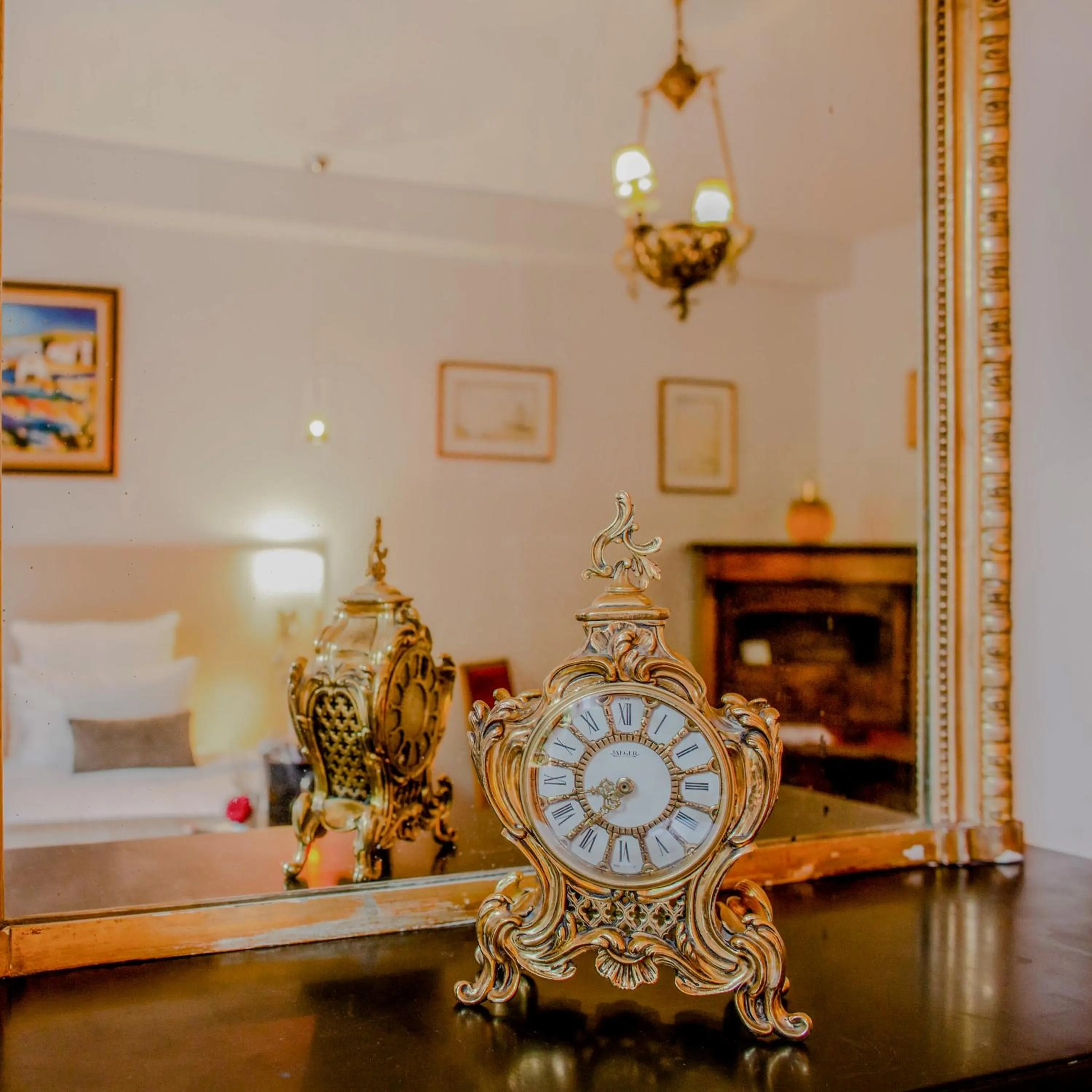Decorative detail in Hôtel Spa - Au Charme Rabelaisien