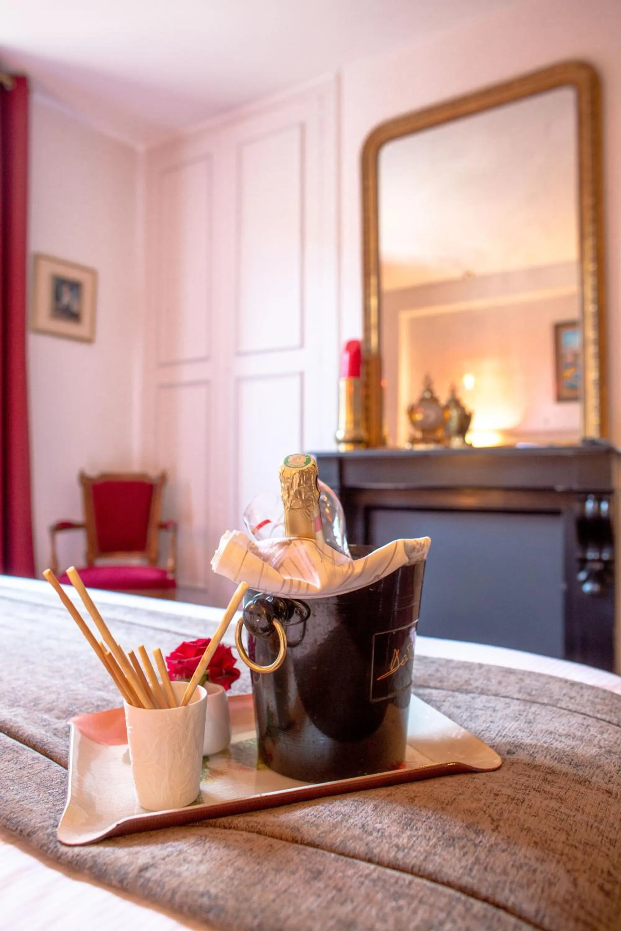 Photo of the whole room in Hôtel Spa - Au Charme Rabelaisien