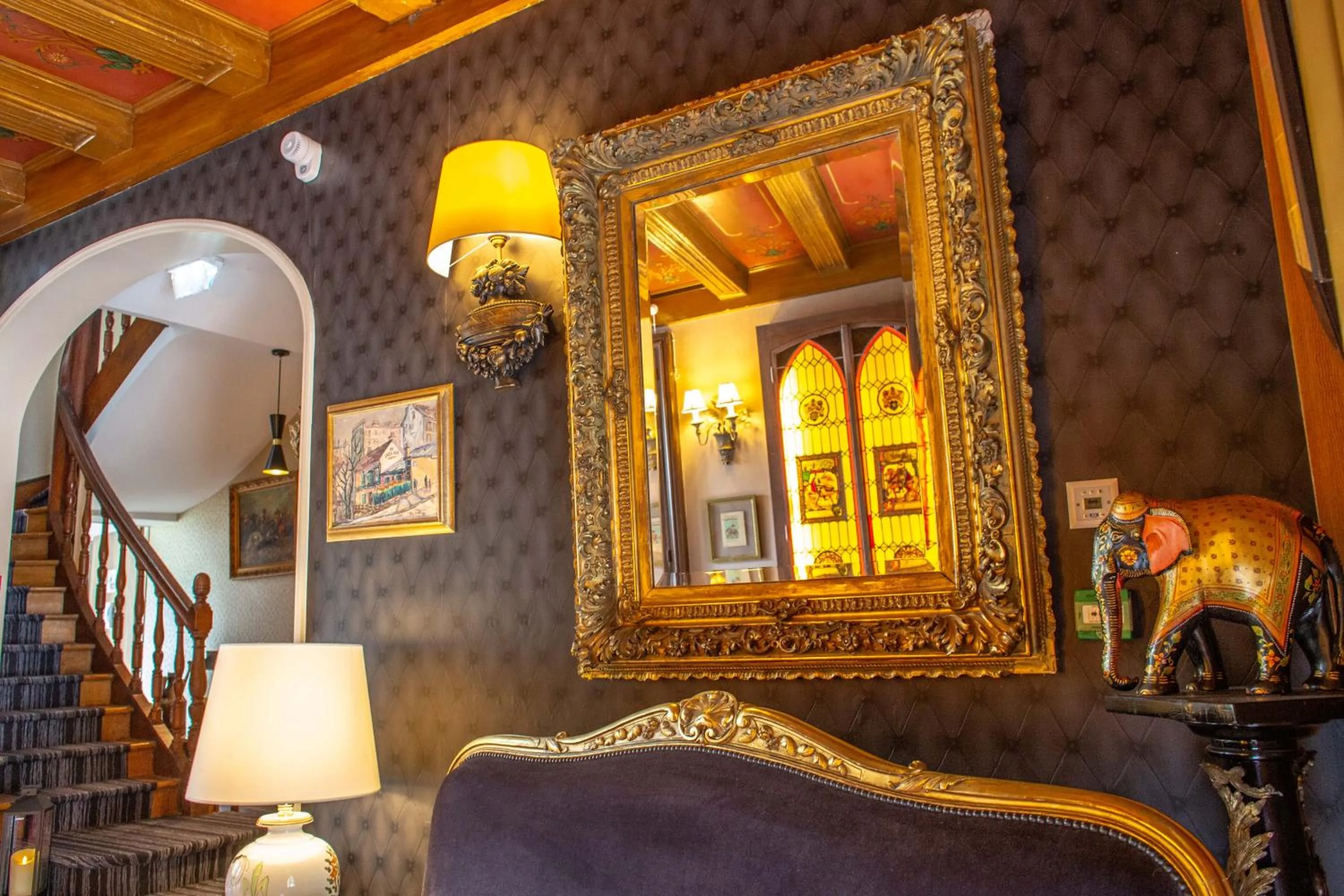 Lobby or reception in Hôtel Spa - Au Charme Rabelaisien