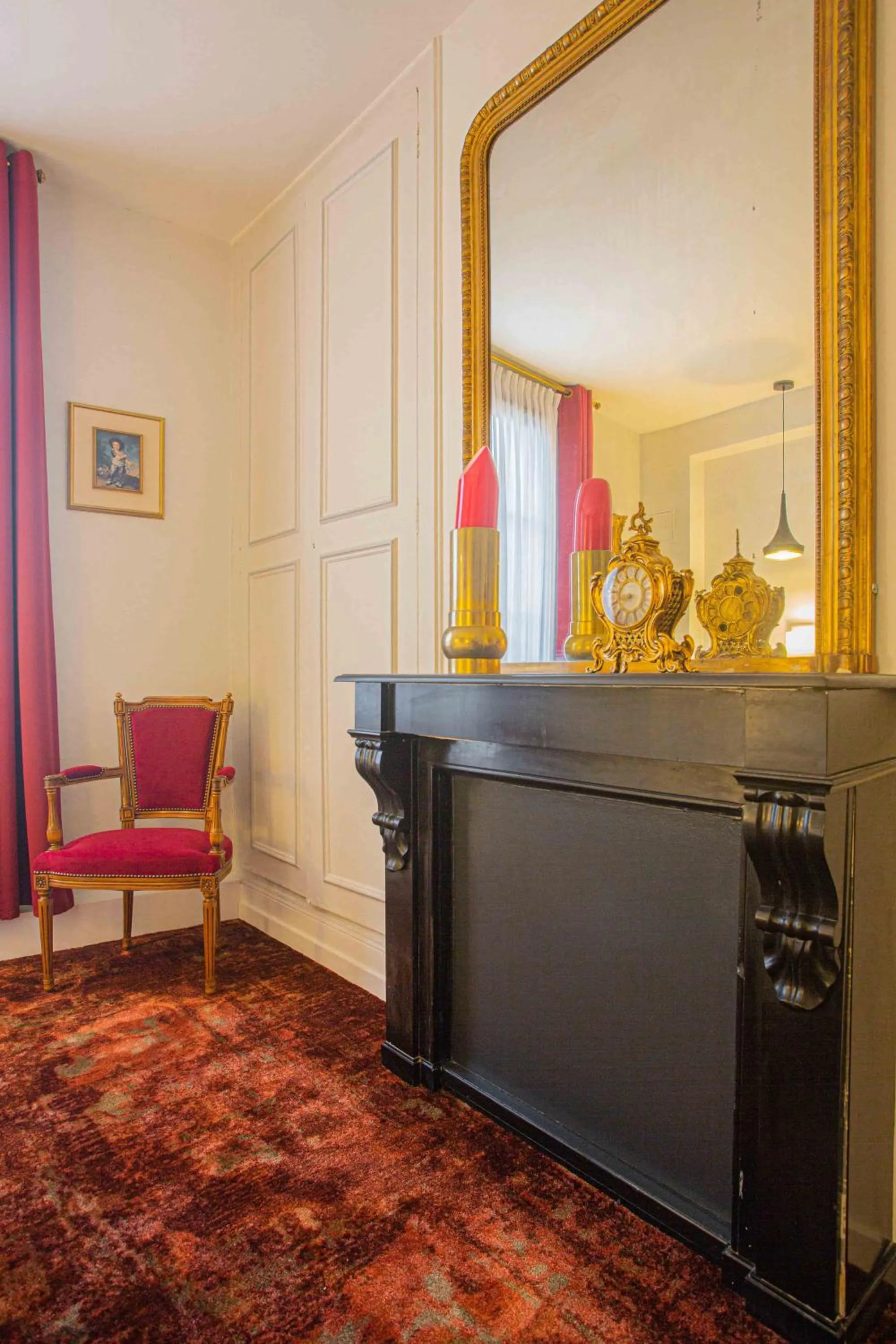 Decorative detail in Hôtel Spa - Au Charme Rabelaisien