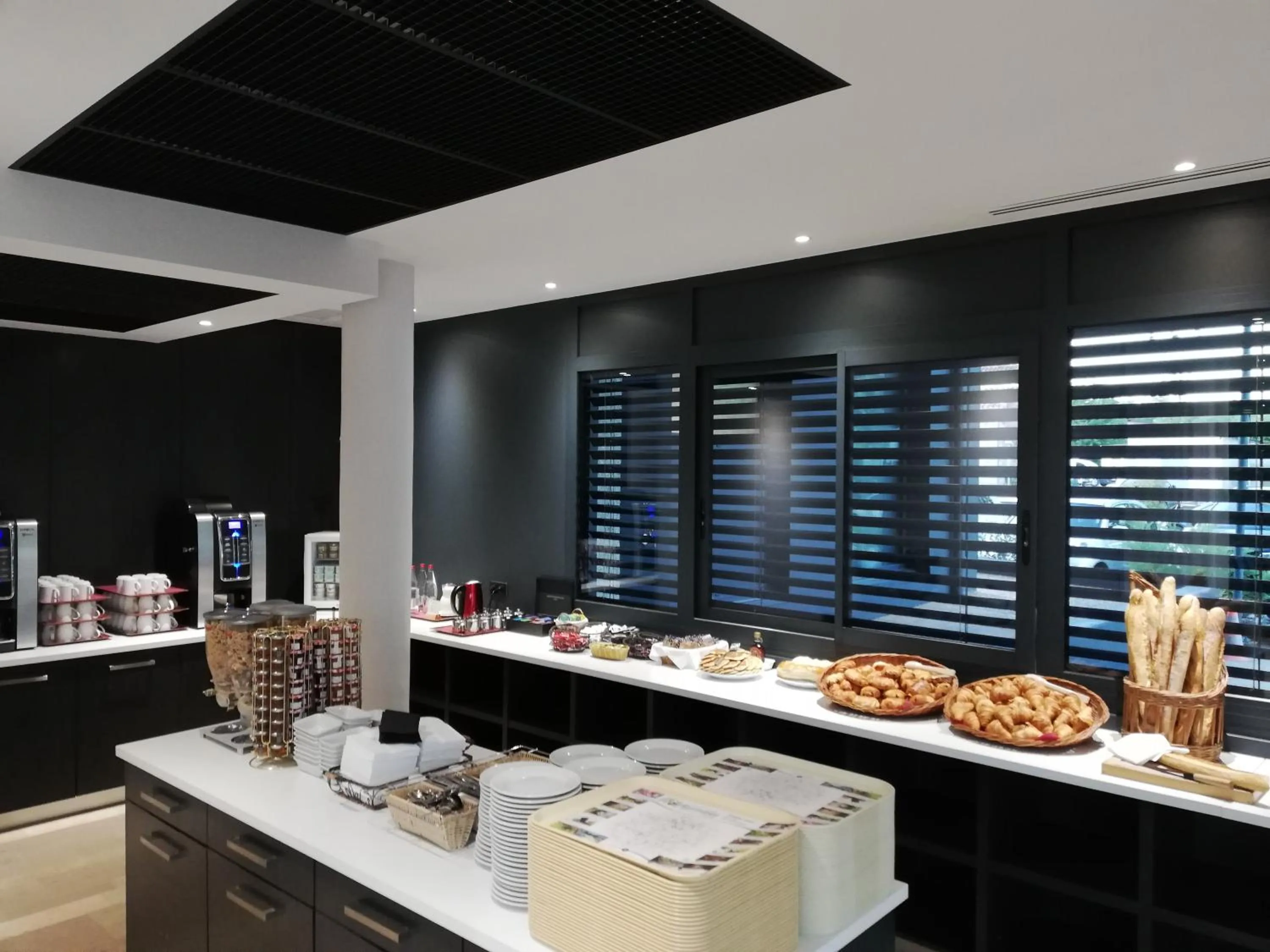 Breakfast in La Chartreuse Logis Hotel Restaurant