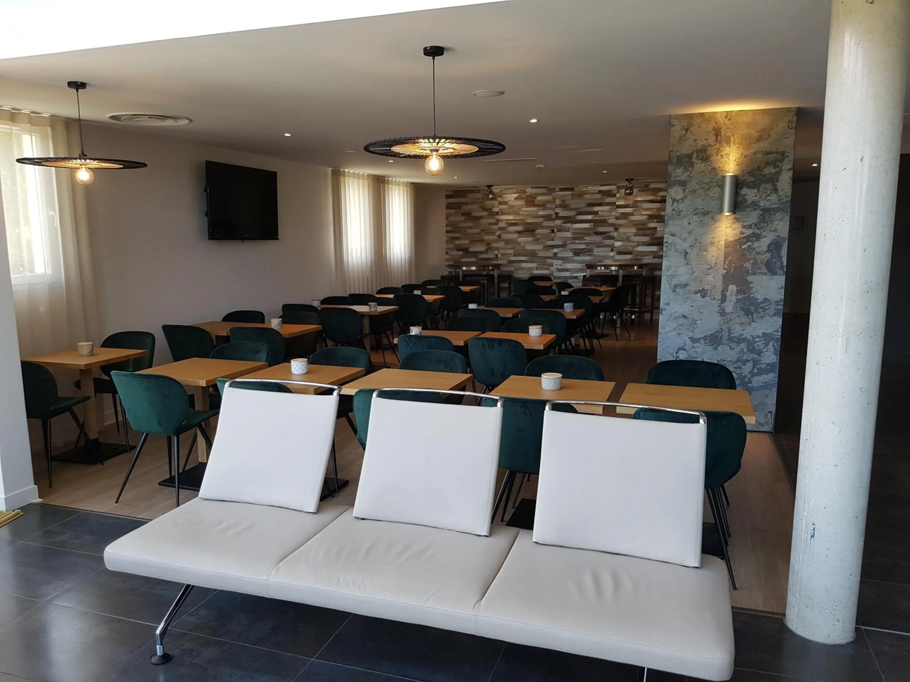 Buffet breakfast in ibis Styles Compiegne