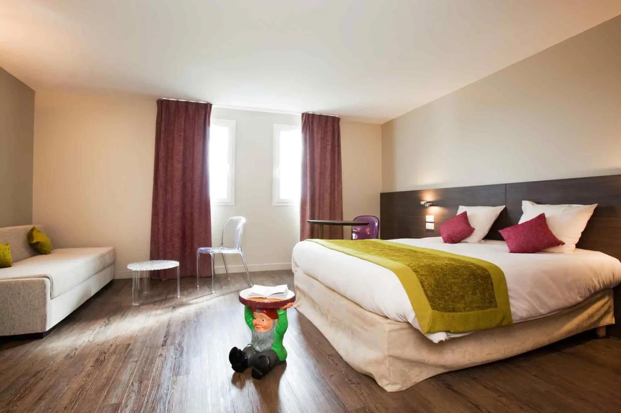 Bedroom, Bed in ibis Styles Compiegne