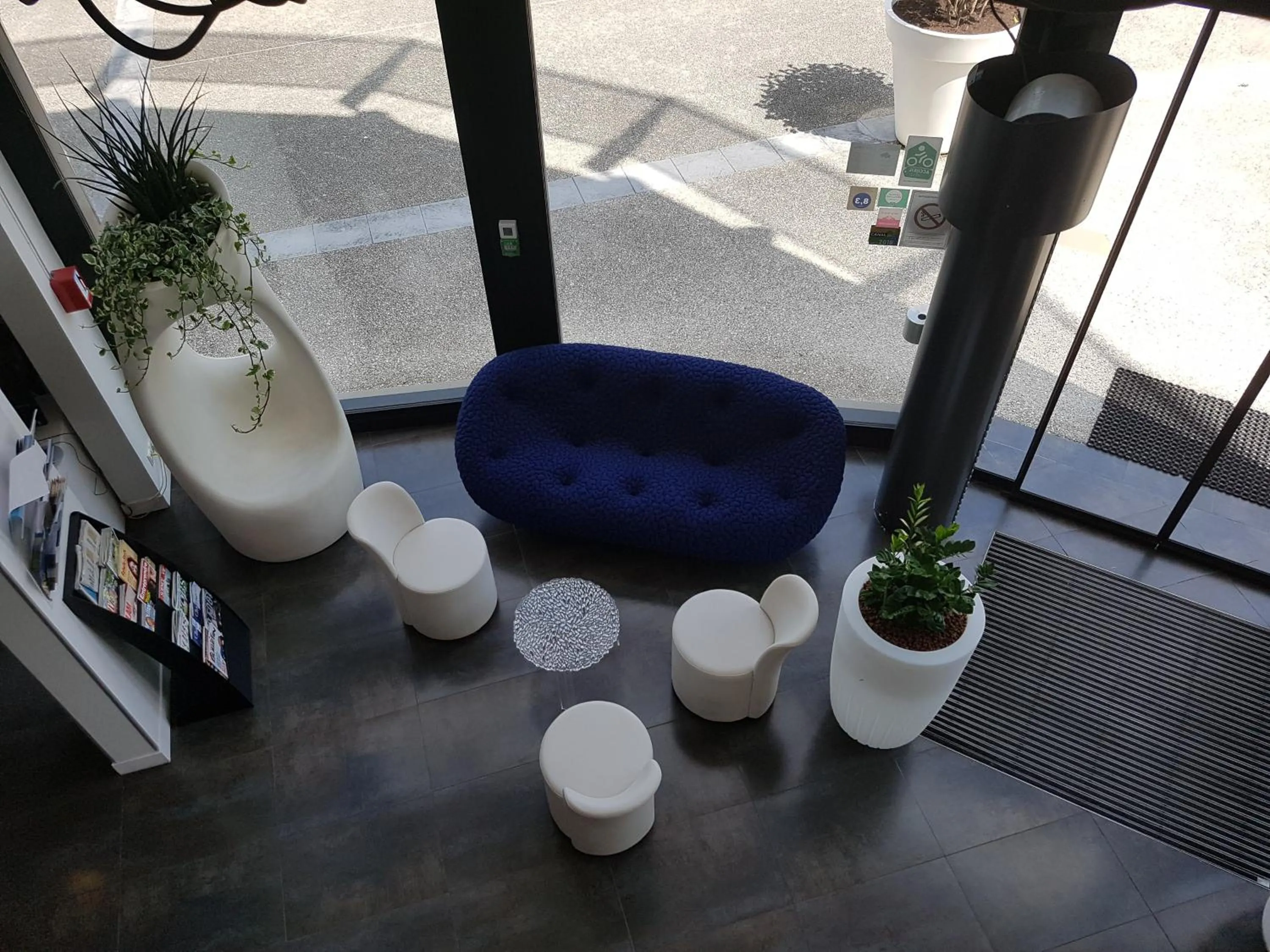 Lobby or reception in ibis Styles Compiegne