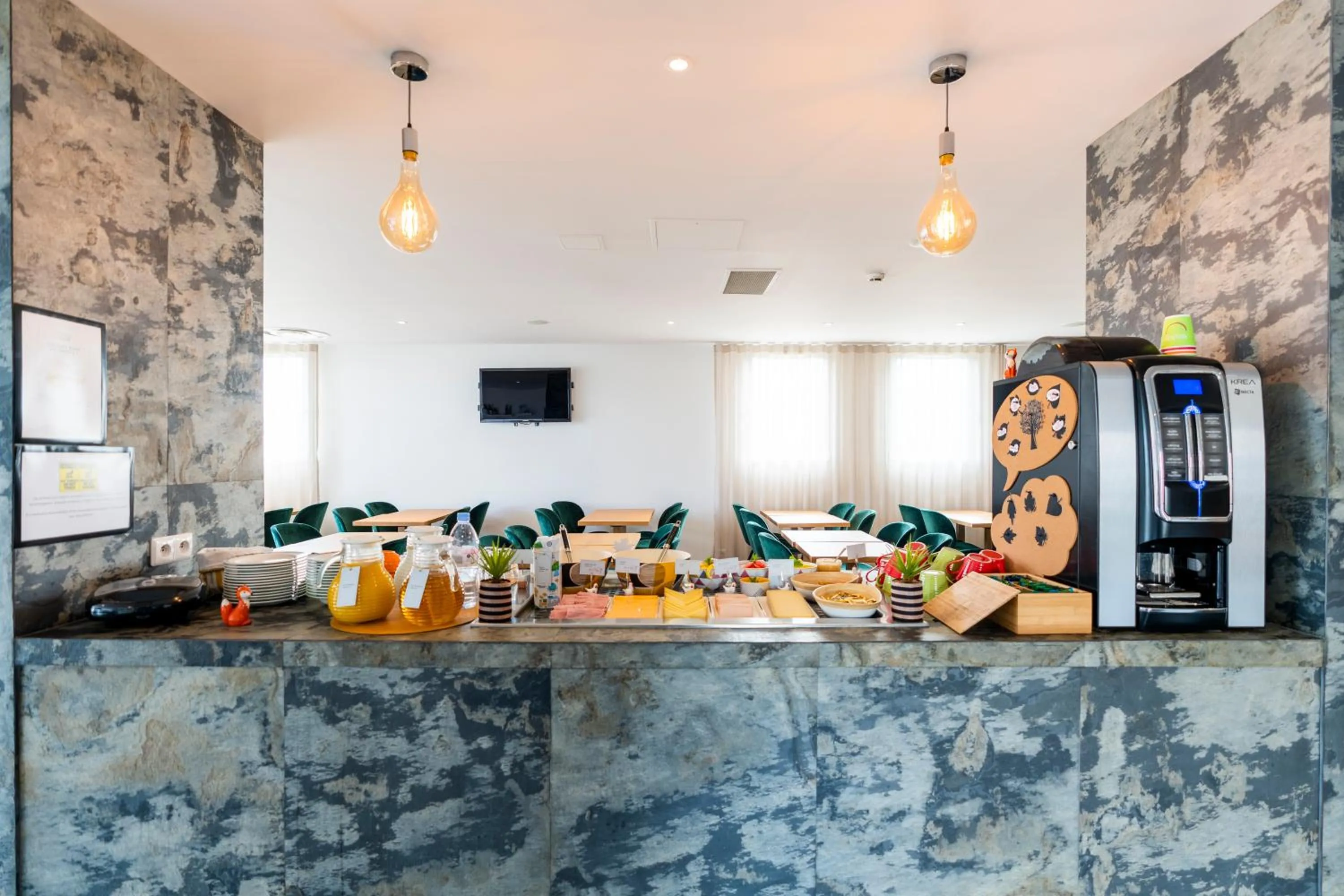 Breakfast in ibis Styles Compiegne