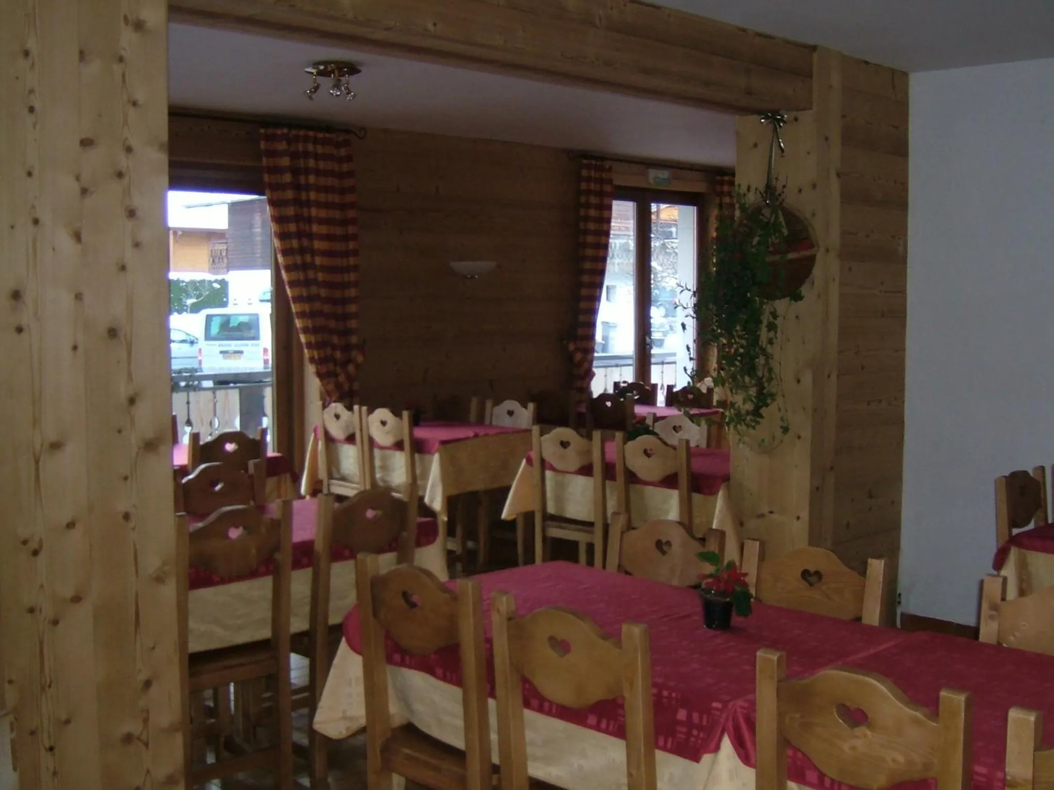 Restaurant/places to eat in Alpen Roc