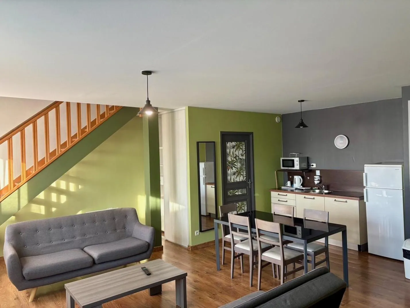 Kitchen or kitchenette in Zenitude Hôtel-Résidences Nantes Métropole