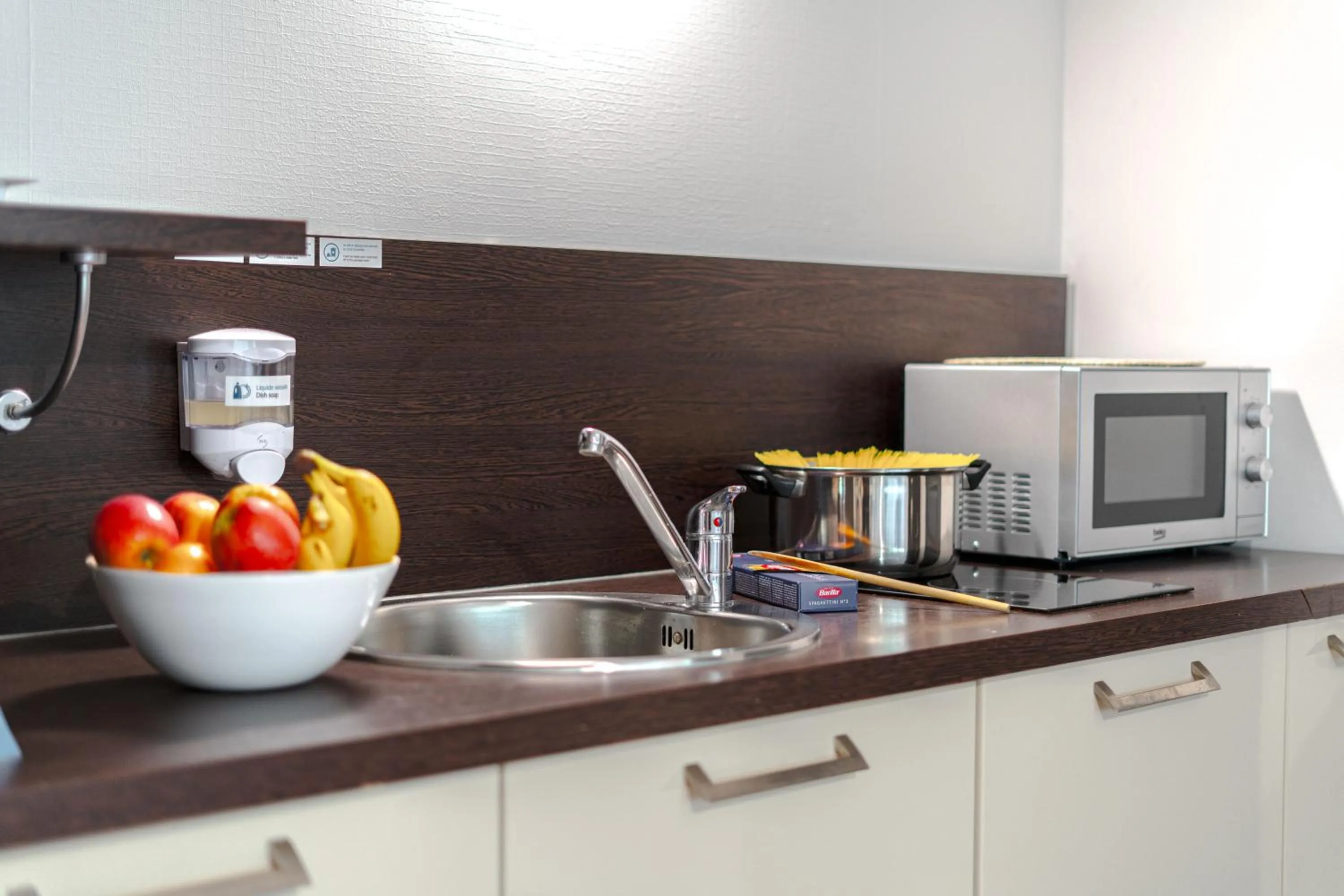 Kitchen or kitchenette in Zenitude Hôtel-Résidences Nantes Métropole