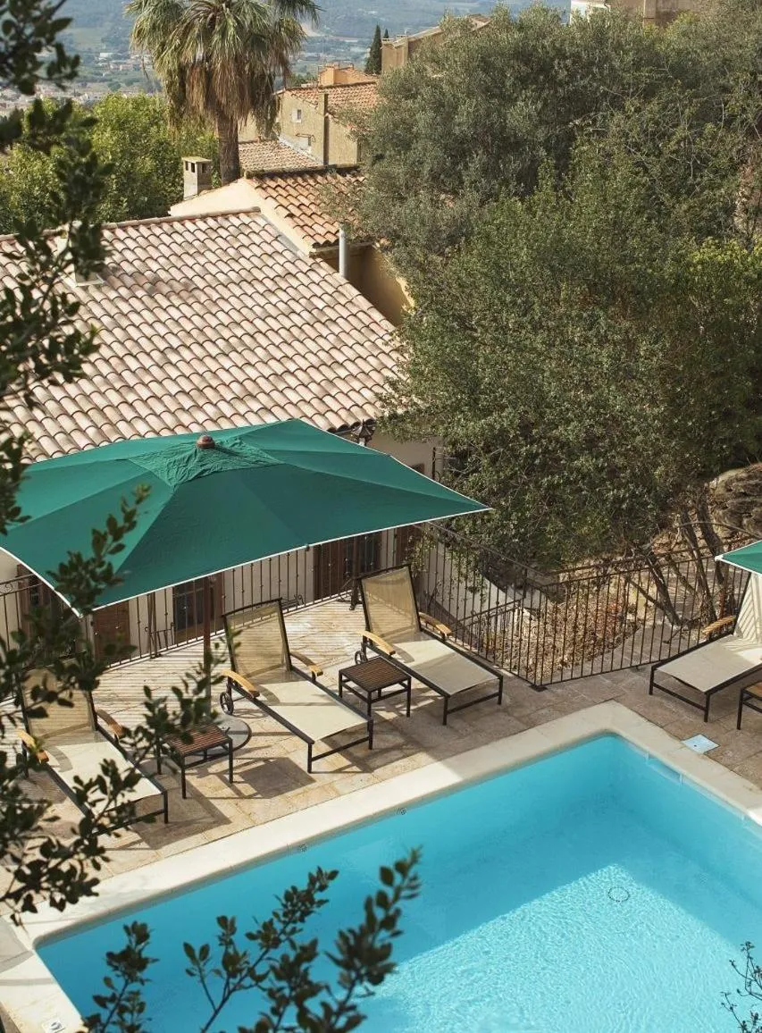 Swimming pool in Hostellerie du Cigalou