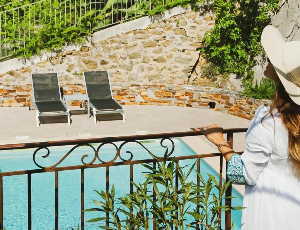 Pool view in Hostellerie du Cigalou