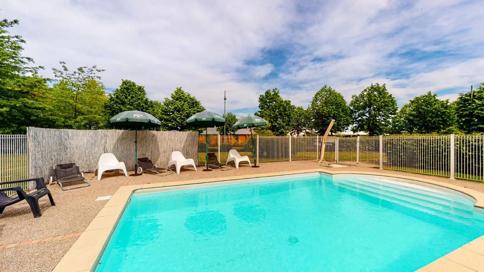 Swimming pool in Everhotel route64 Tarbes-Ibos