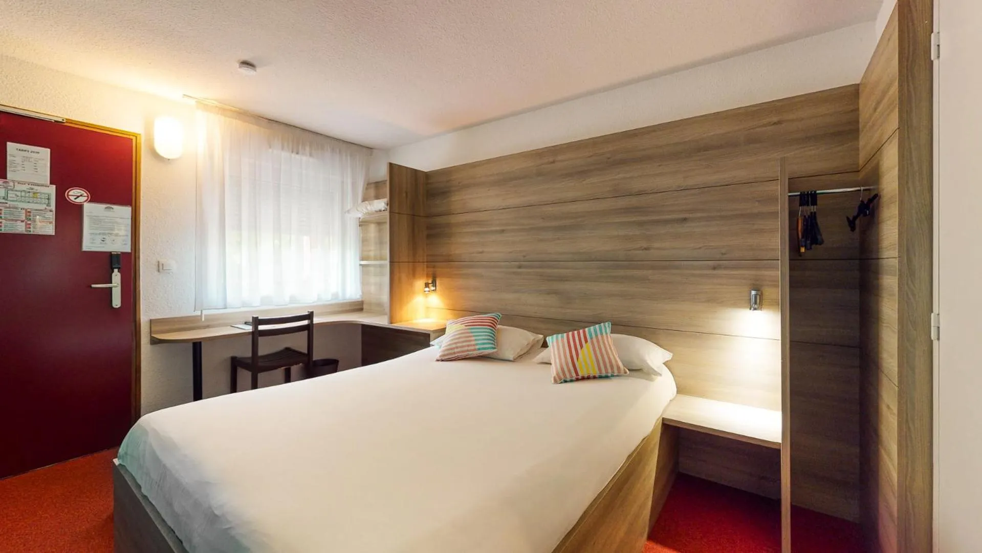 Bedroom, Bed in Everhotel route64 Tarbes-Ibos