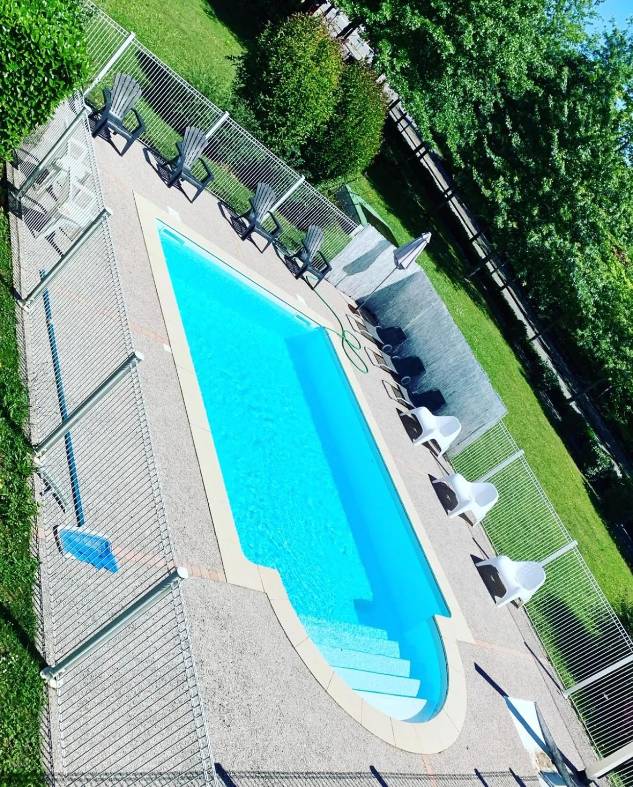 Swimming pool in Everhotel route64 Tarbes-Ibos
