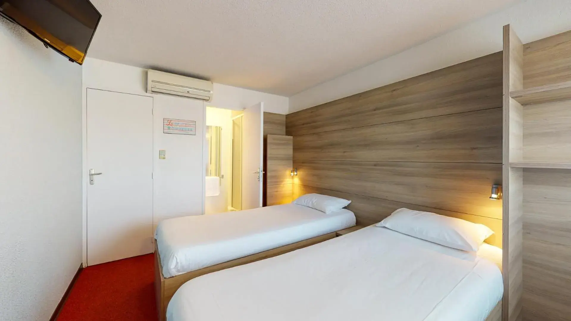 Twin Room - single occupancy in Everhotel route64 Tarbes-Ibos Twin Room - single occupancy in Everhotel route64 Tarbes-Ibos