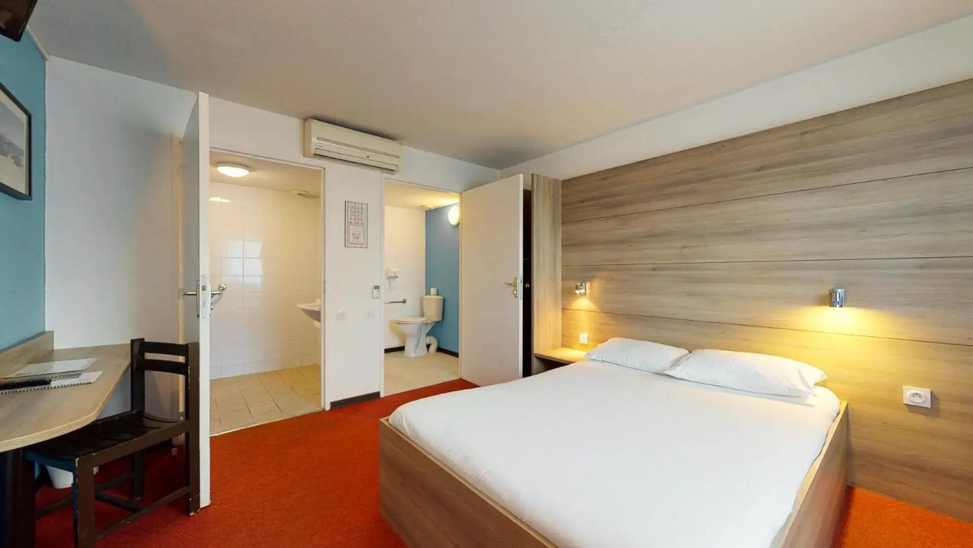 Double Room - single occupancy - Disability Access in Everhotel route64 Tarbes-Ibos Double Room - single occupancy - Disability Access in Everhotel route64 Tarbes-Ibos