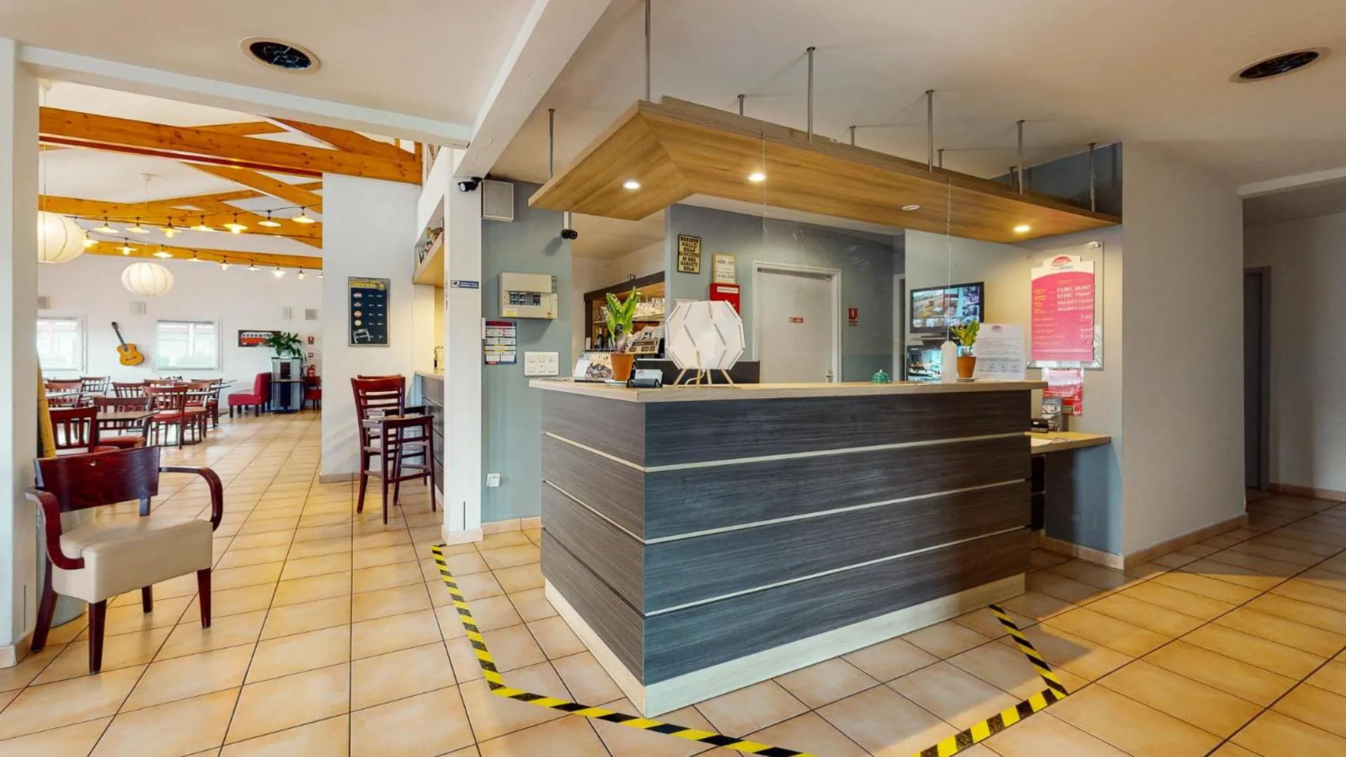 Lobby or reception in Everhotel route64 Tarbes-Ibos