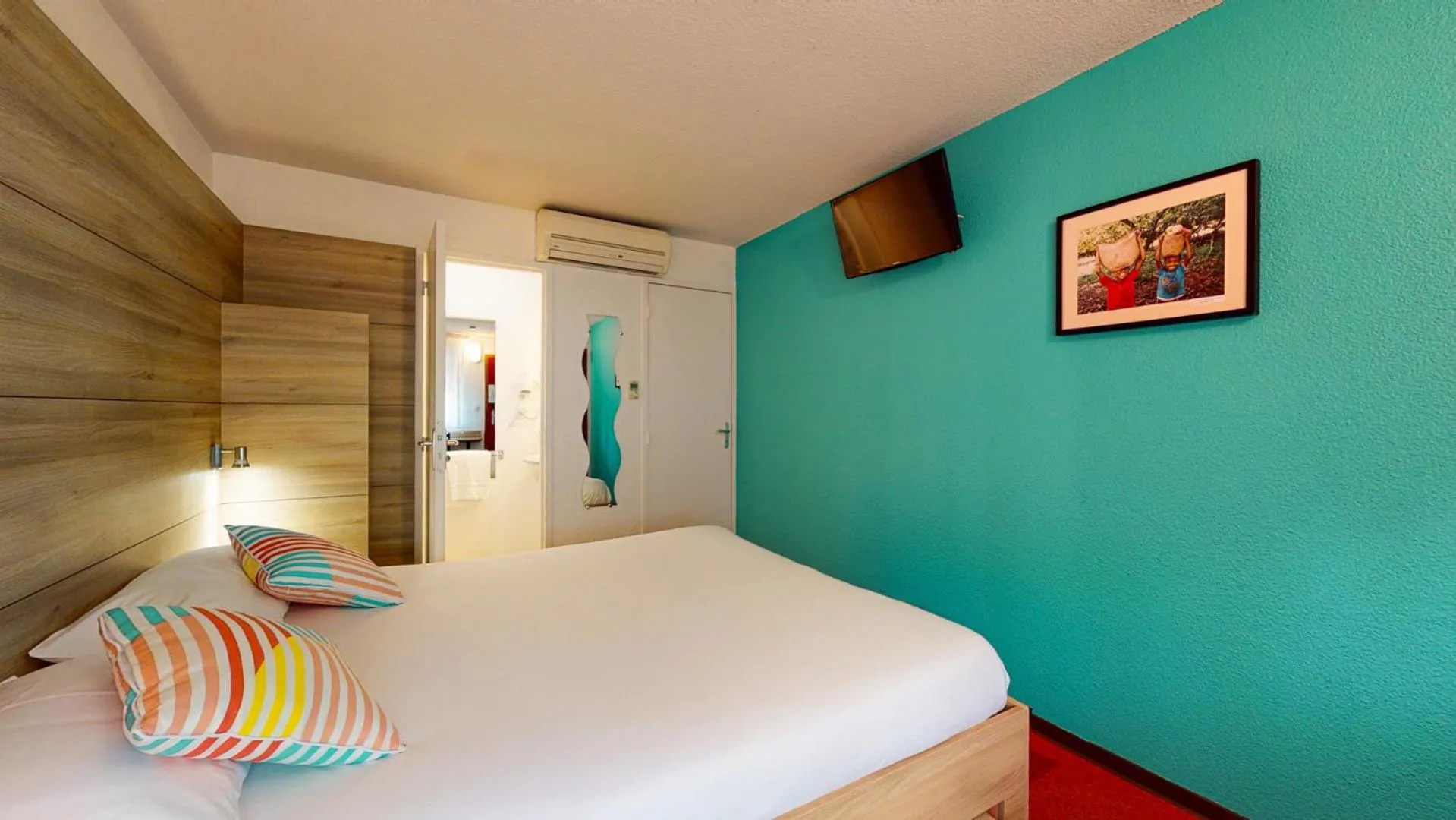 Bedroom, Bed in Everhotel route64 Tarbes-Ibos