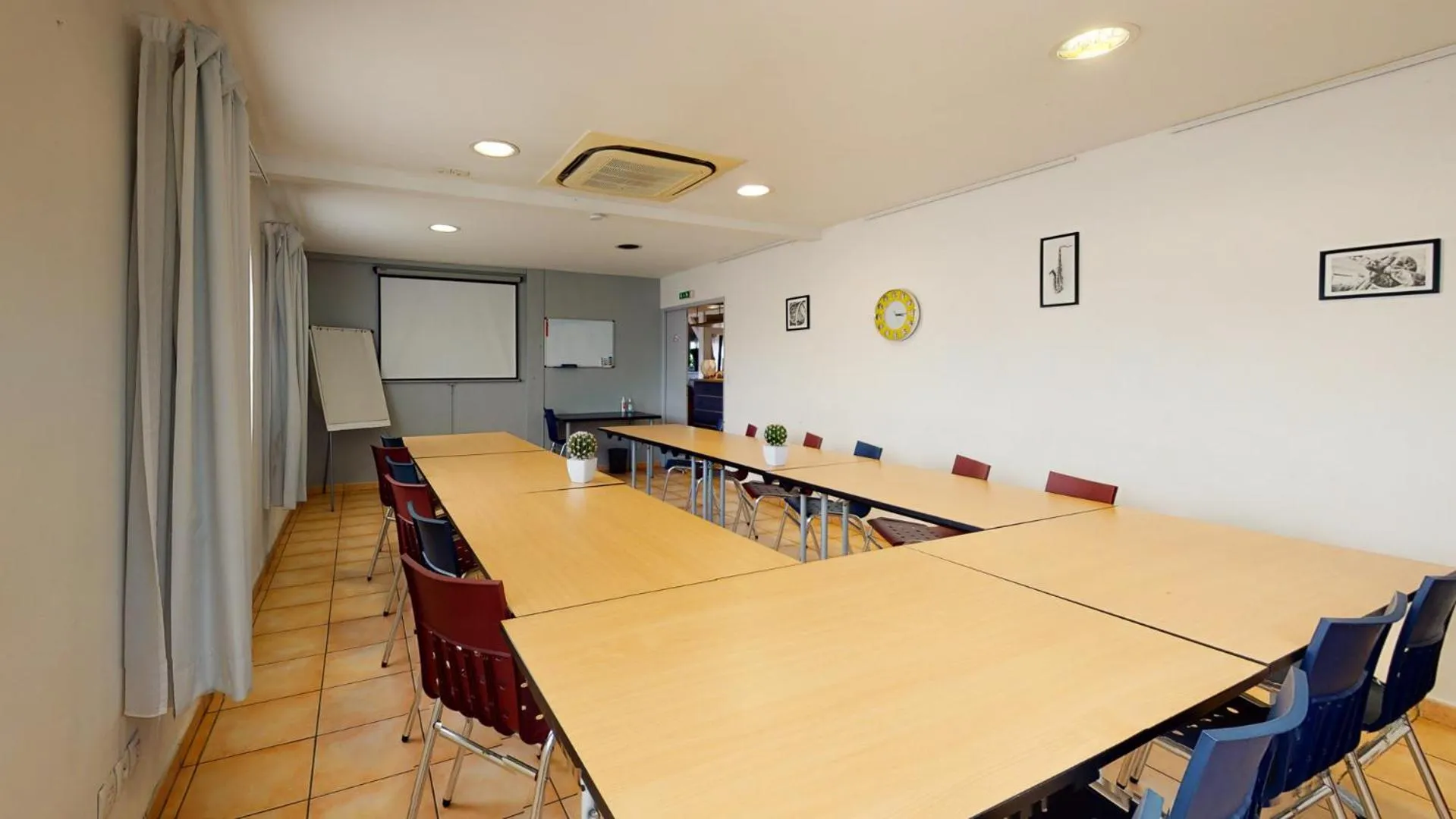 Meeting/conference room in Everhotel route64 Tarbes-Ibos