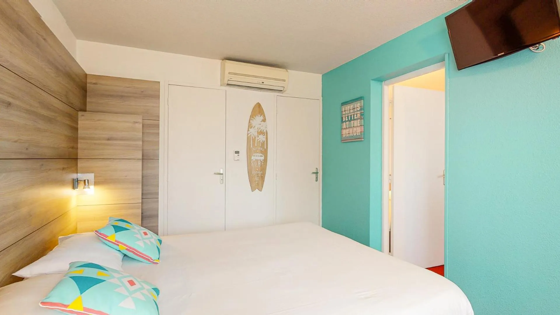 children, Bed in Everhotel route64 Tarbes-Ibos