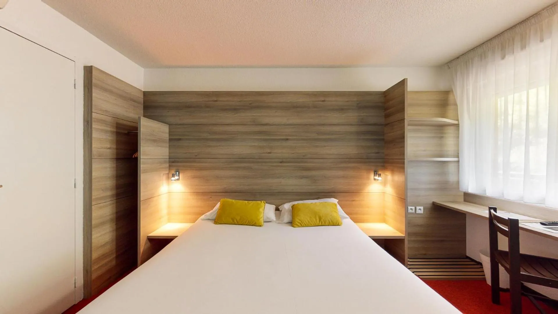 Bedroom, Bed in Everhotel route64 Tarbes-Ibos