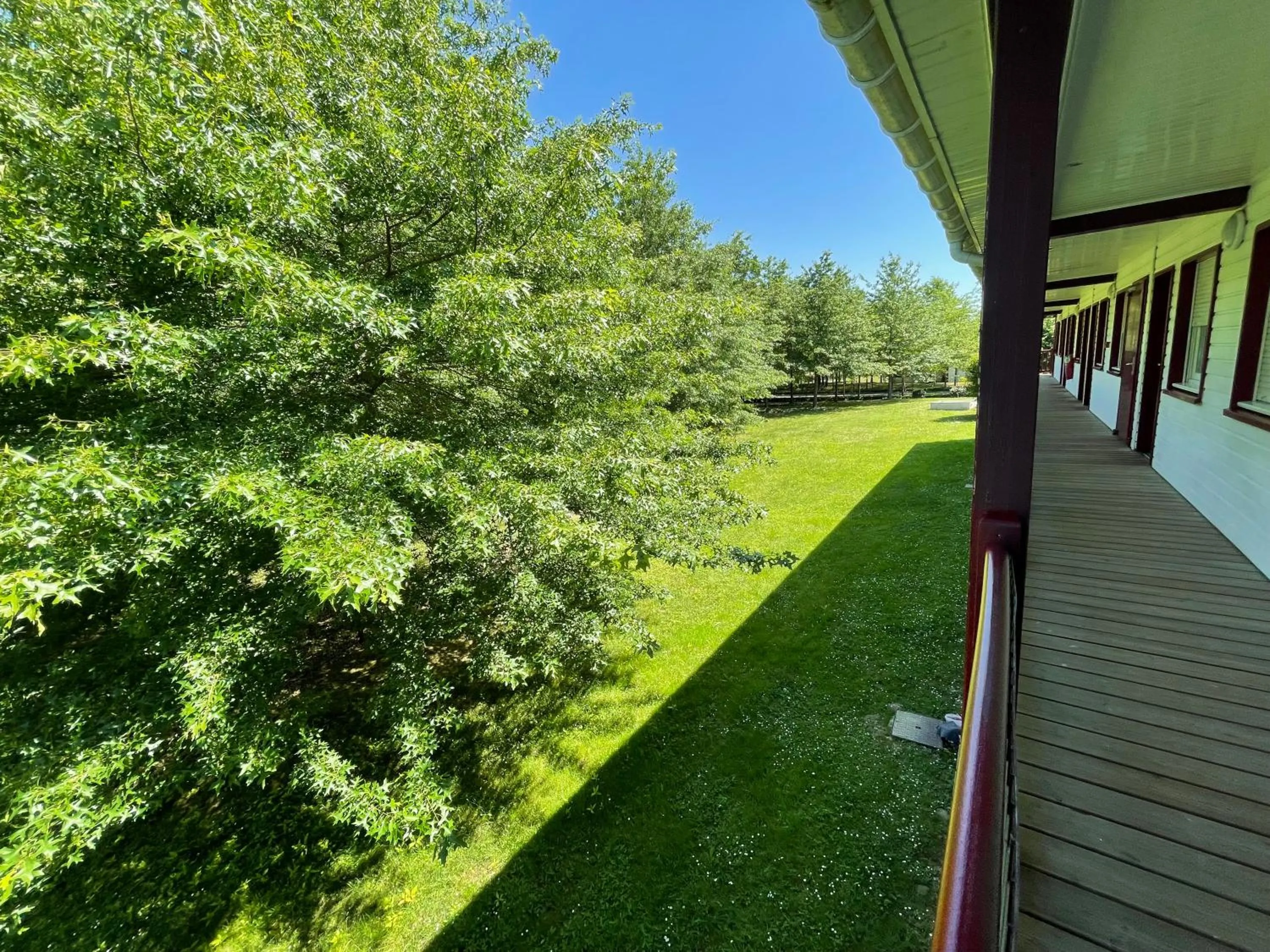 Garden in Everhotel route64 Tarbes-Ibos