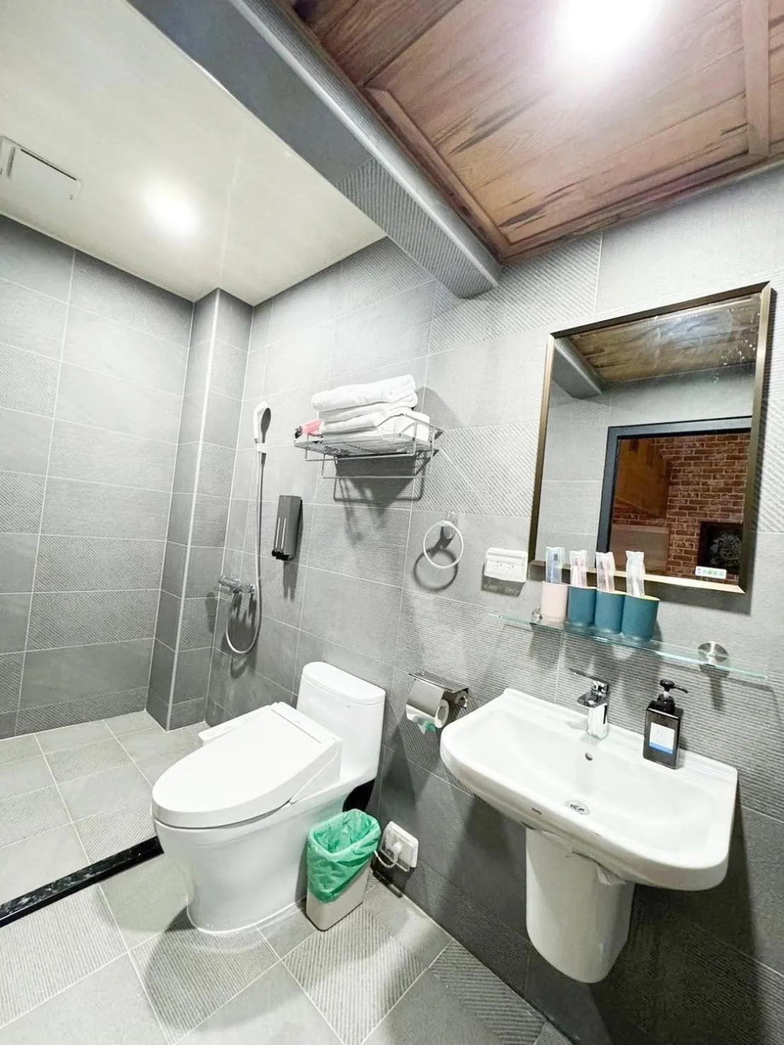 Shower in 慢步南國 台南故事民宿 Slow Tainan Homestay