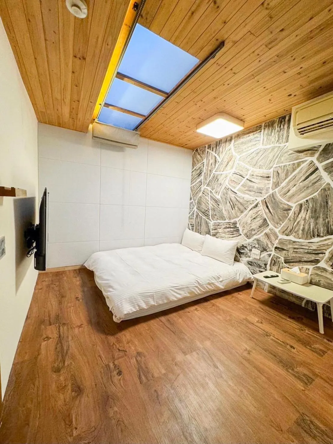 Photo of the whole room, Bed in 慢步南國 台南故事民宿 Slow Tainan Homestay