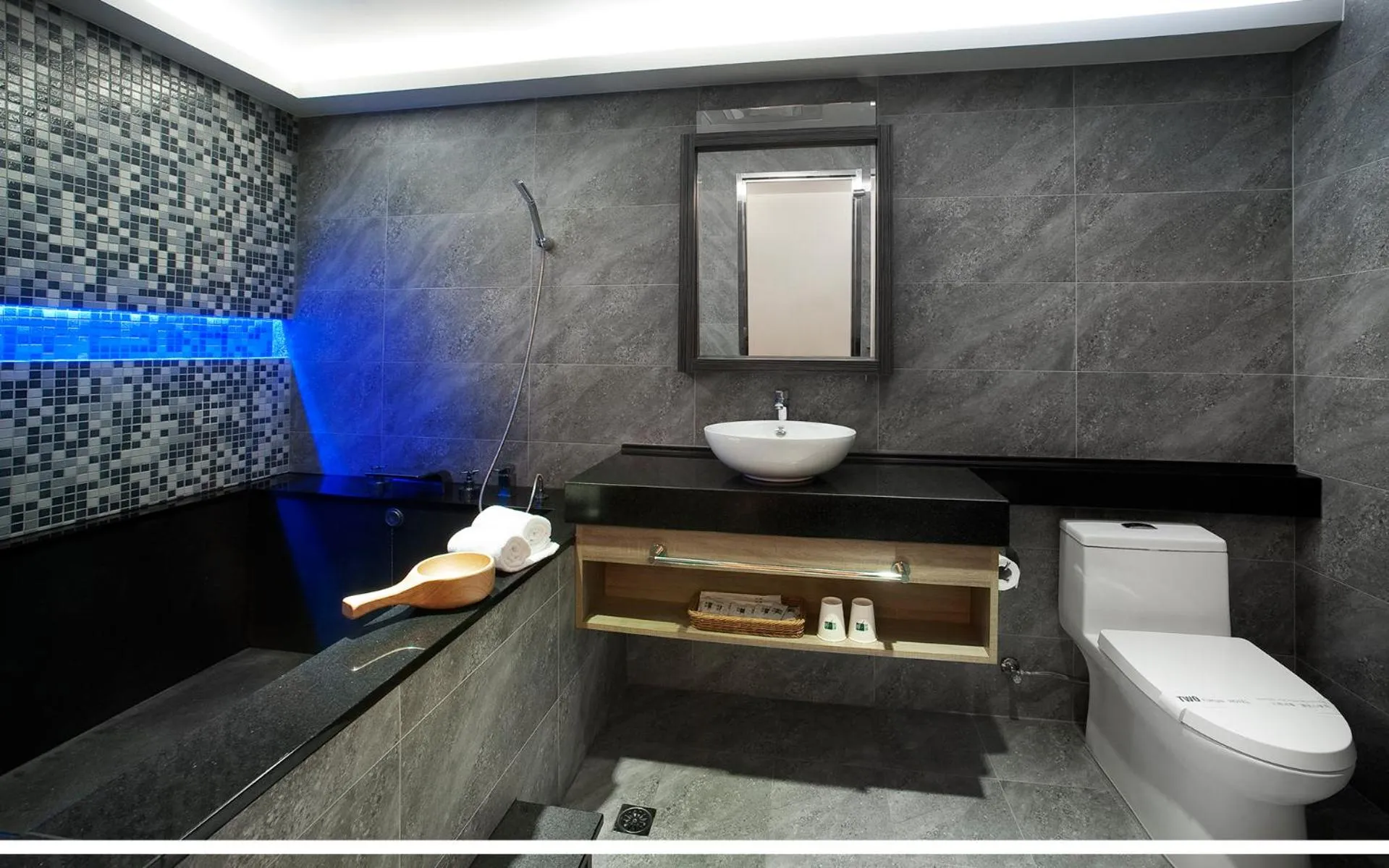 Toilet in Two Fukun Hotel